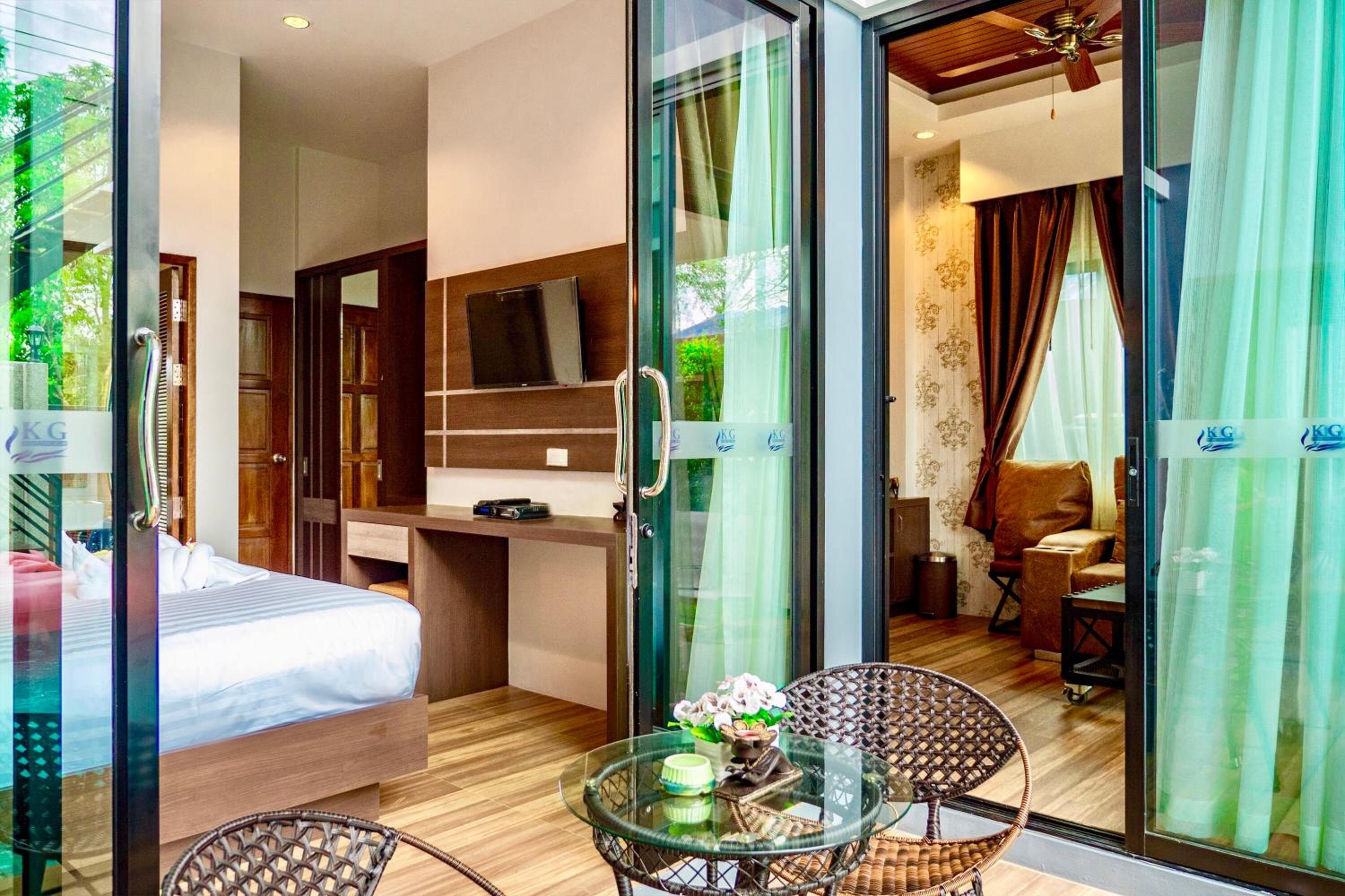 Villa with Private Pool - Photo 14