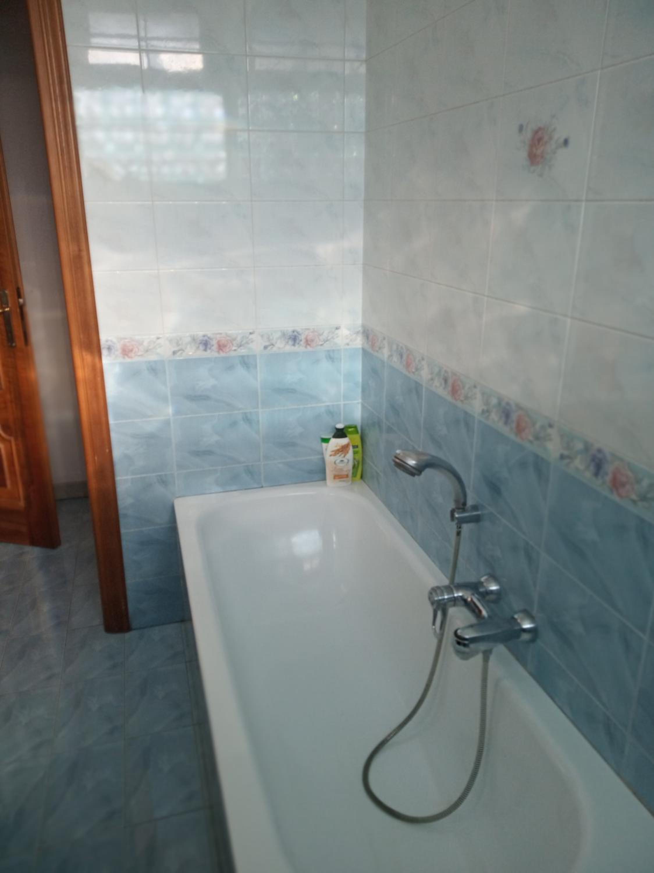Budget Twin Room - Photo 2