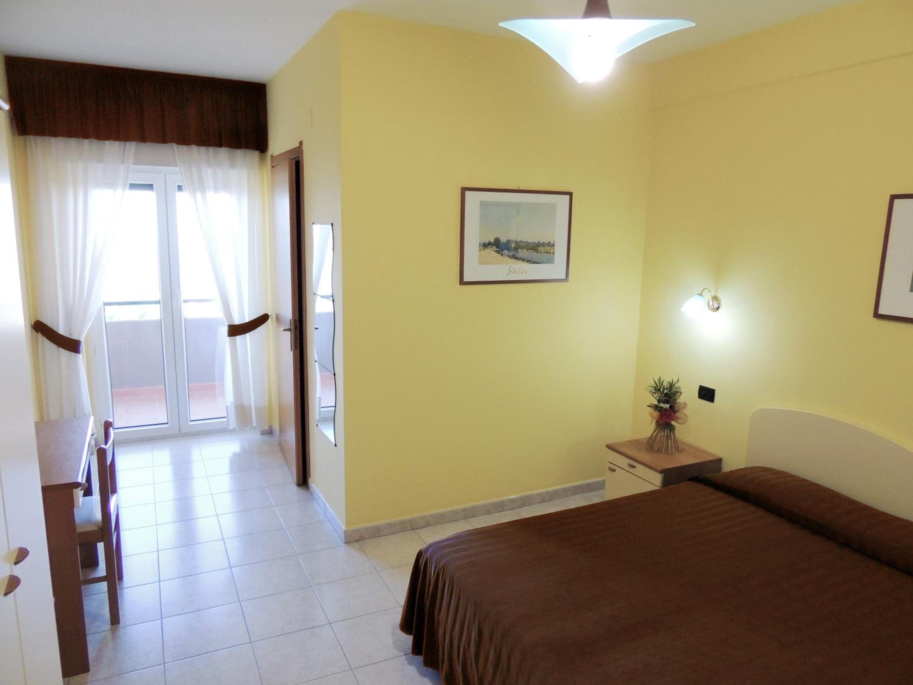Double or Twin Room with Sea View - Photo 3