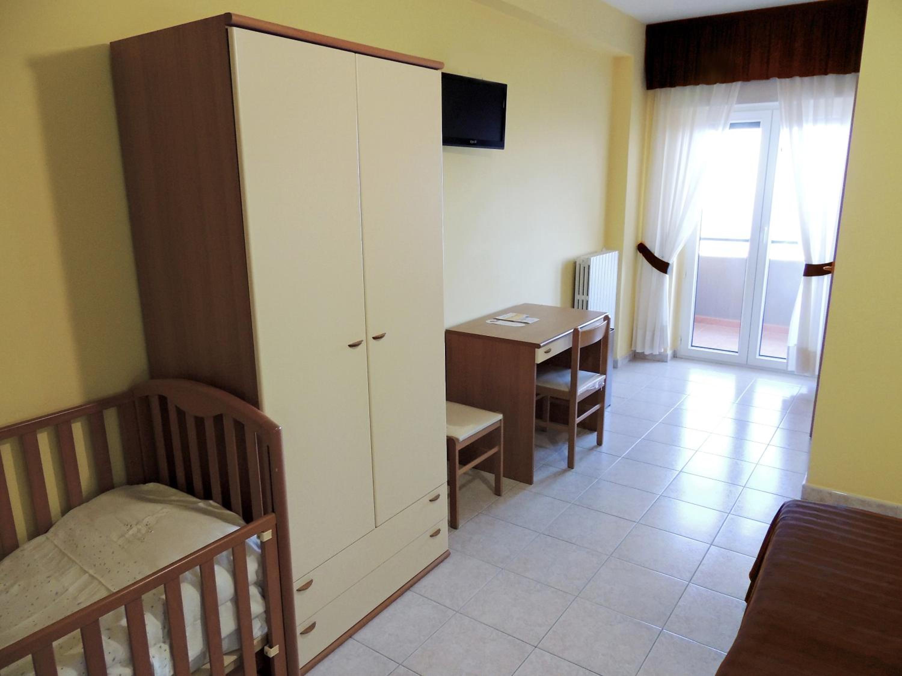 Double or Twin Room with Sea View - Photo 2