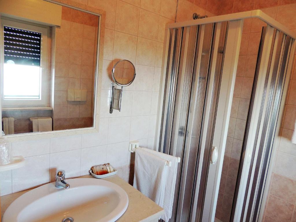 Double or Twin Room with Sea View - Photo 5