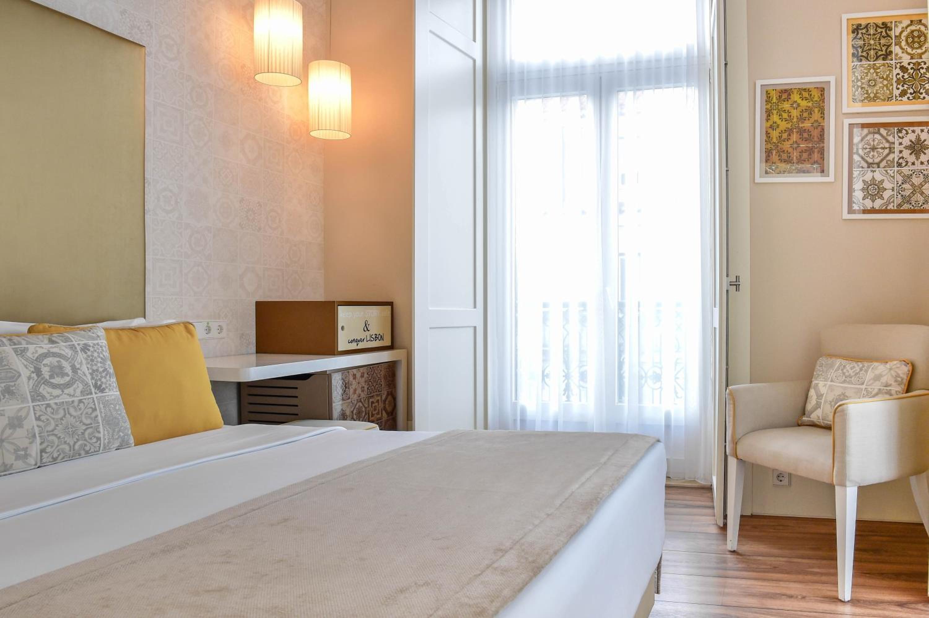 Available room thumbnail 5