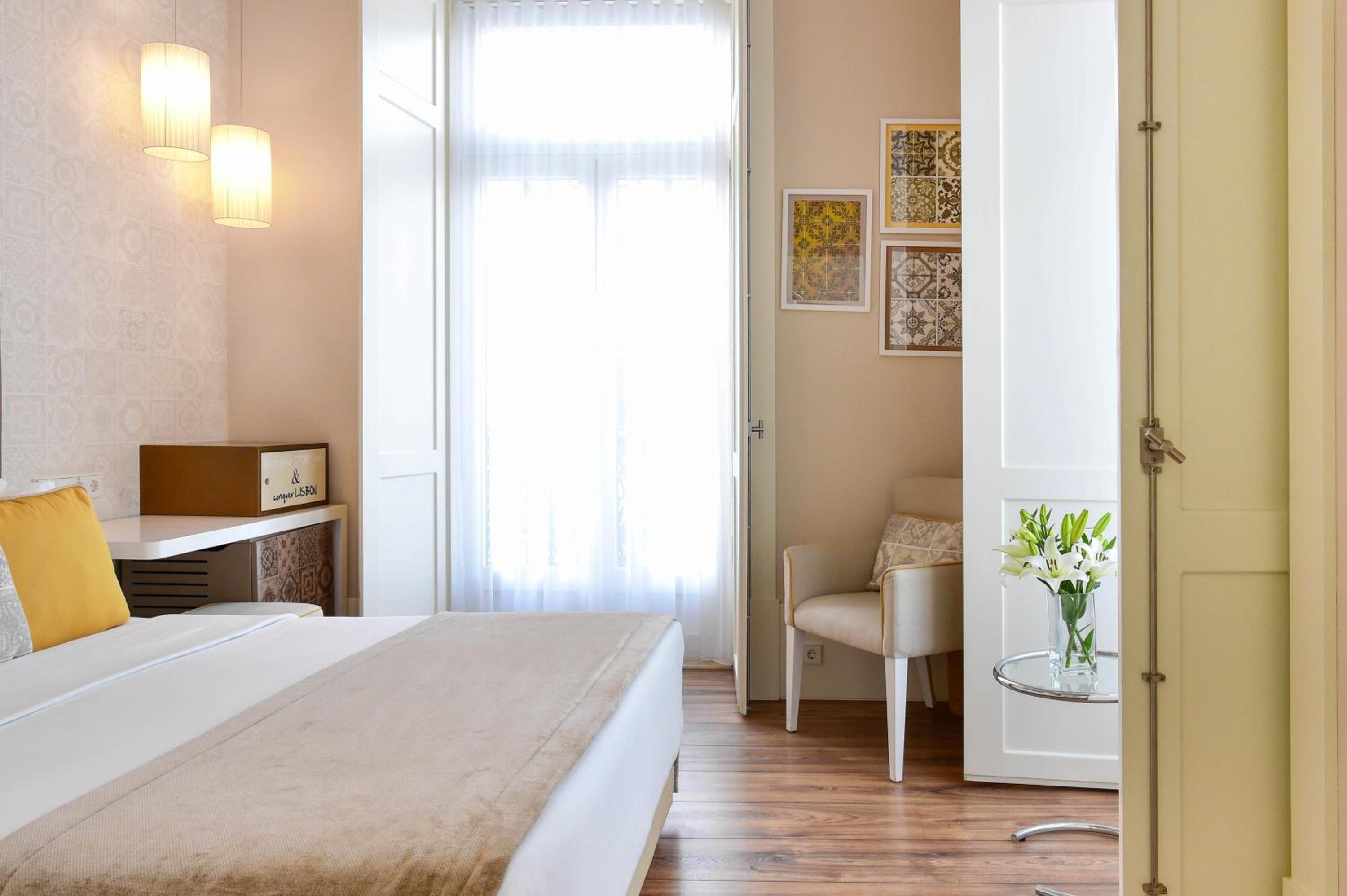 Available room thumbnail 6