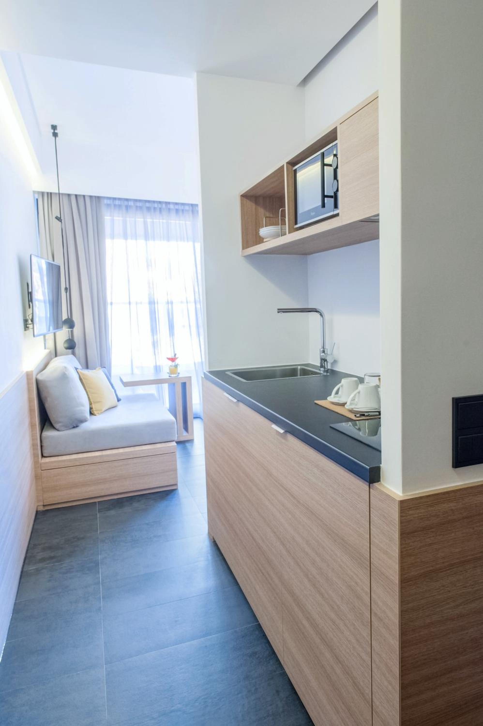 Deluxe Suite with Acropolis View and Veranda photo 3