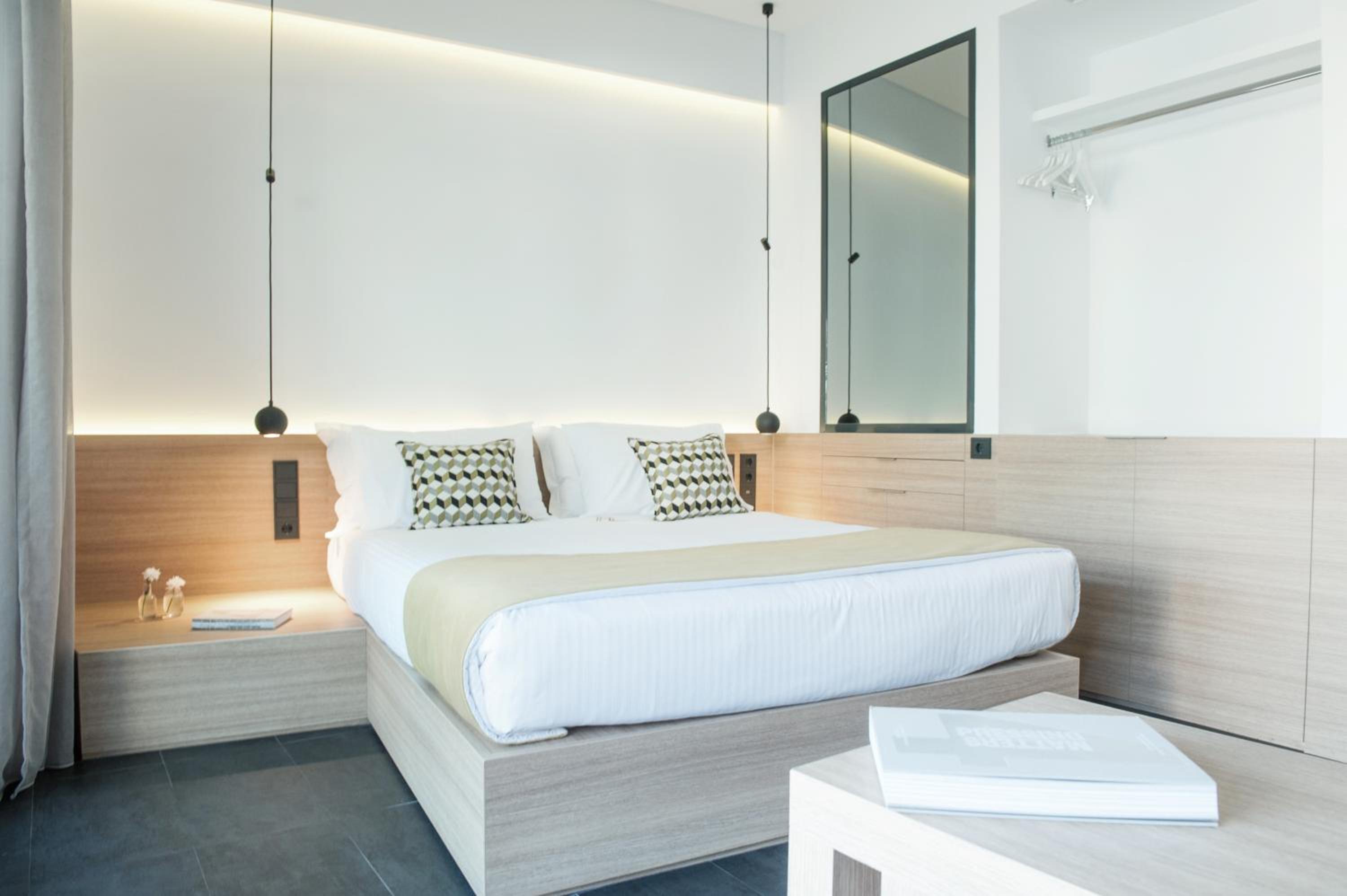 Deluxe Suite with Acropolis View and Veranda photo 2