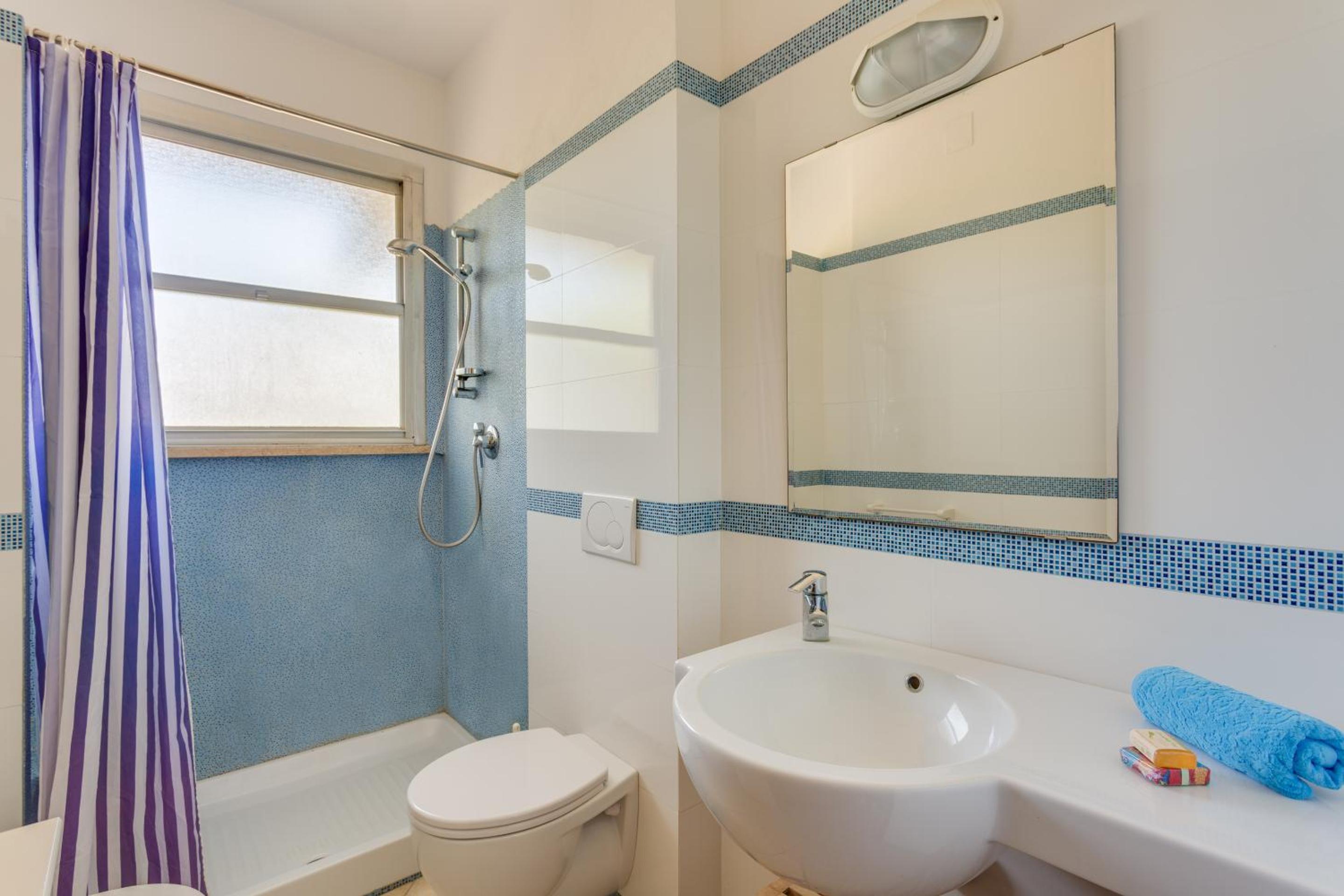 One-Bedroom Apartment with Balcony photo 2