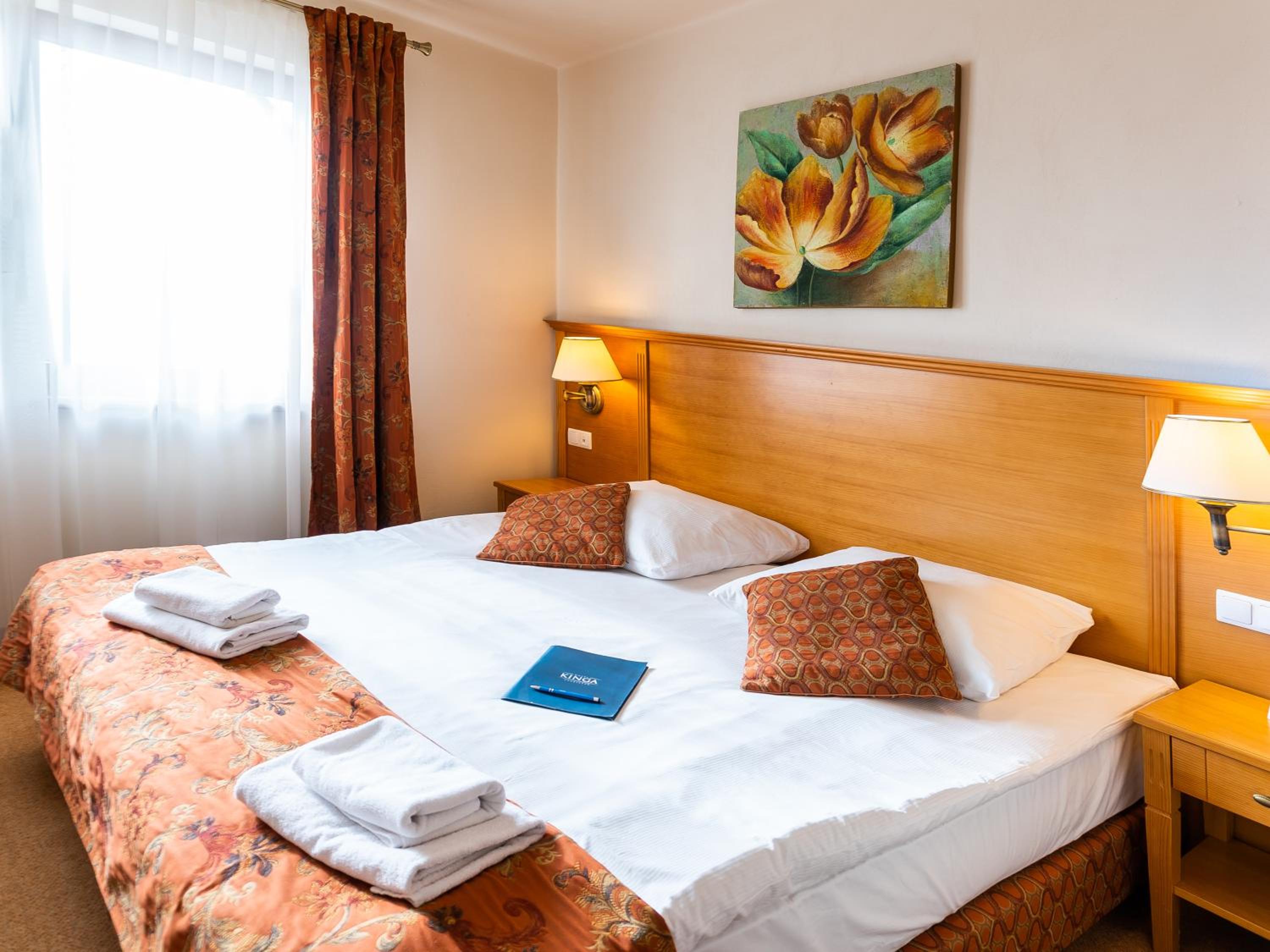 Standard Double or Twin Room with Balcony - Photo 2
