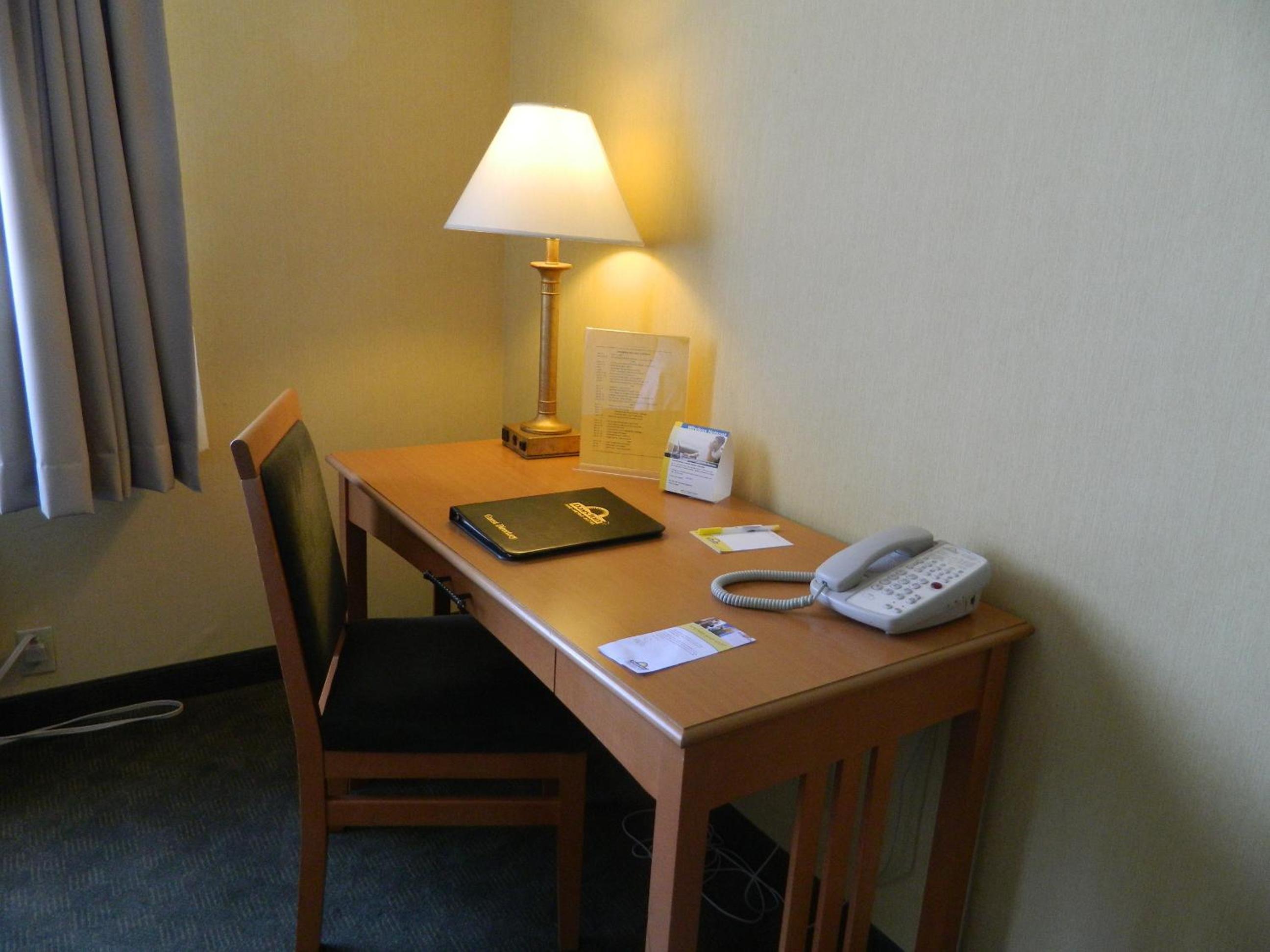 King Suite with Sofa -  Non-Smoking - Photo 3