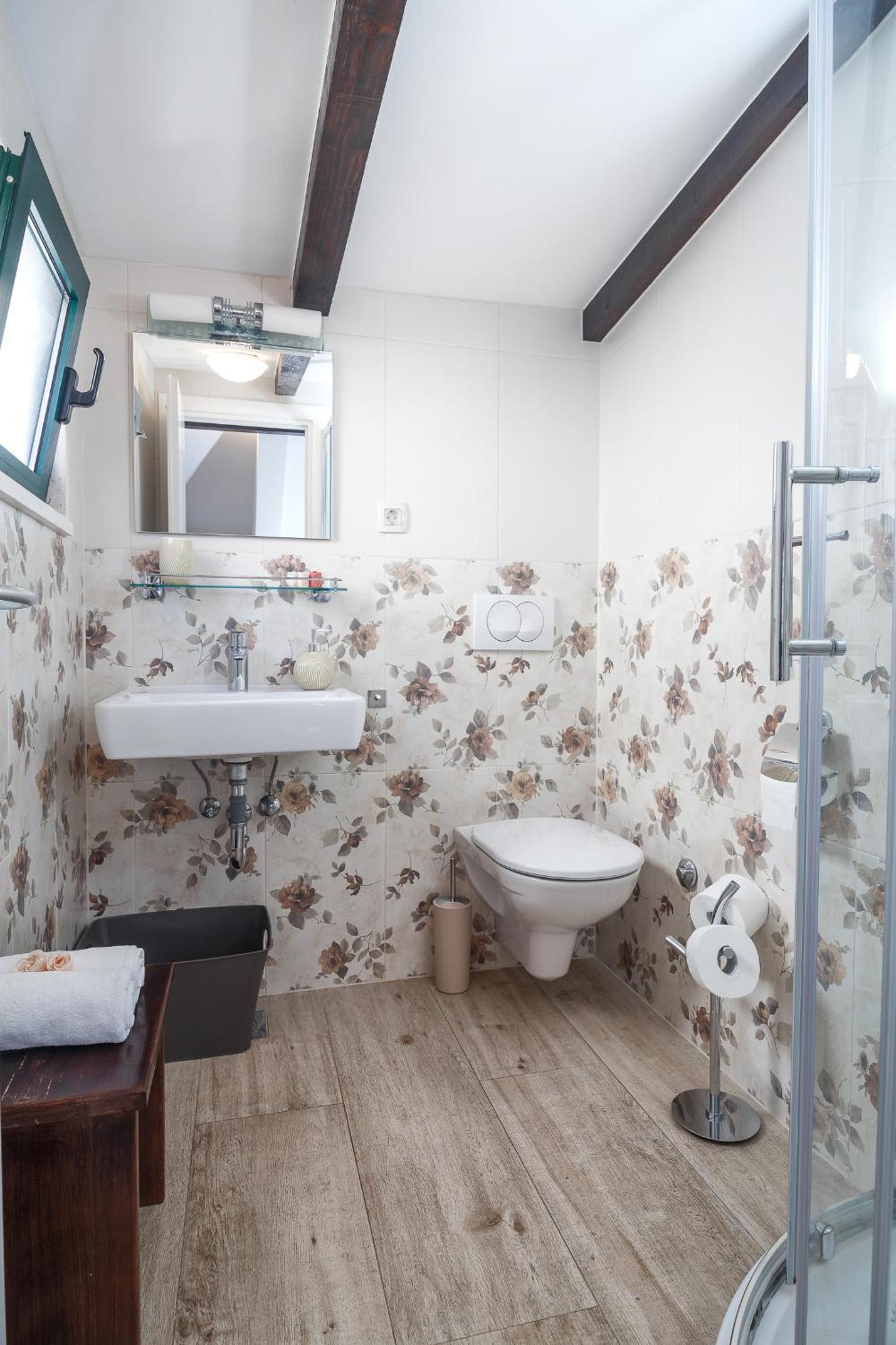 Duplex One-Bedroom Apartment - Photo 4