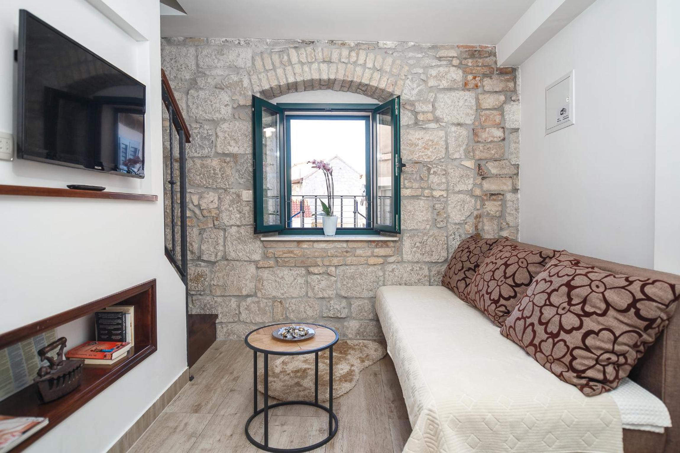 Duplex One-Bedroom Apartment - Photo 20