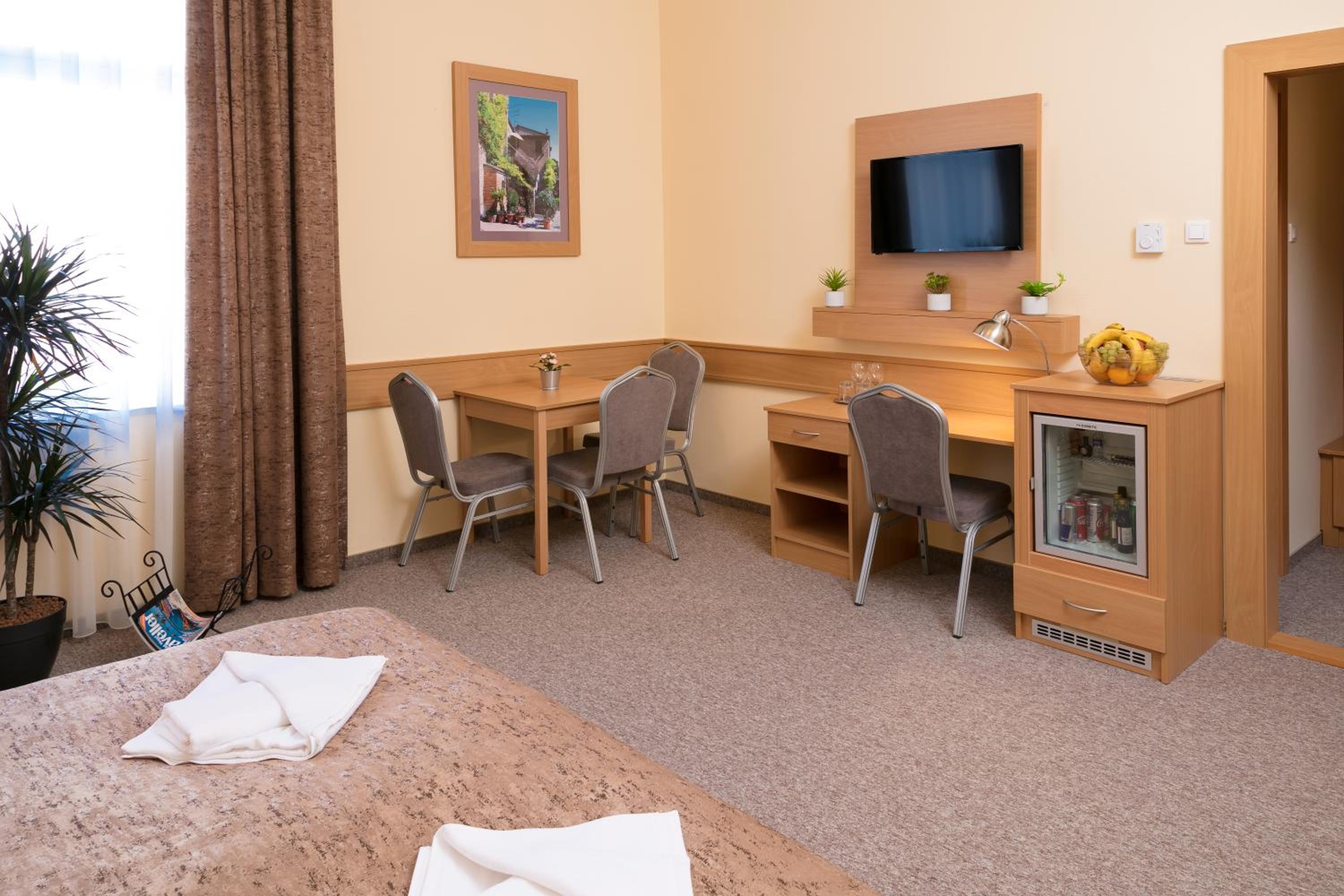 Deluxe Room - Photo 3