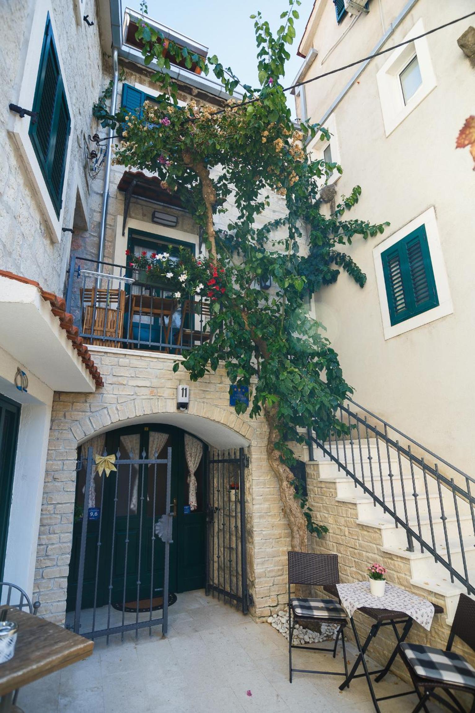 Studio with Patio - Photo 2