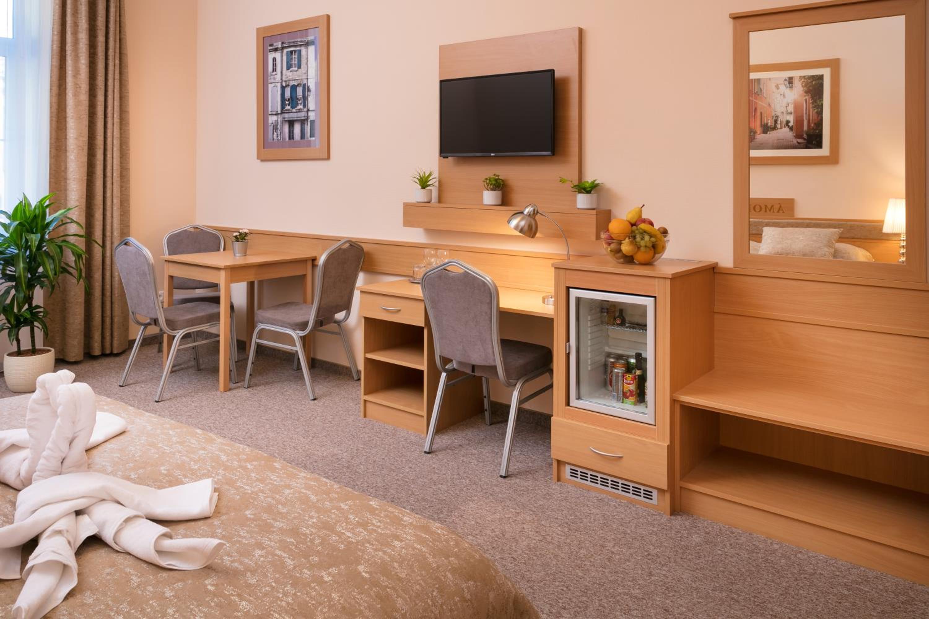 Deluxe Room - Photo 5