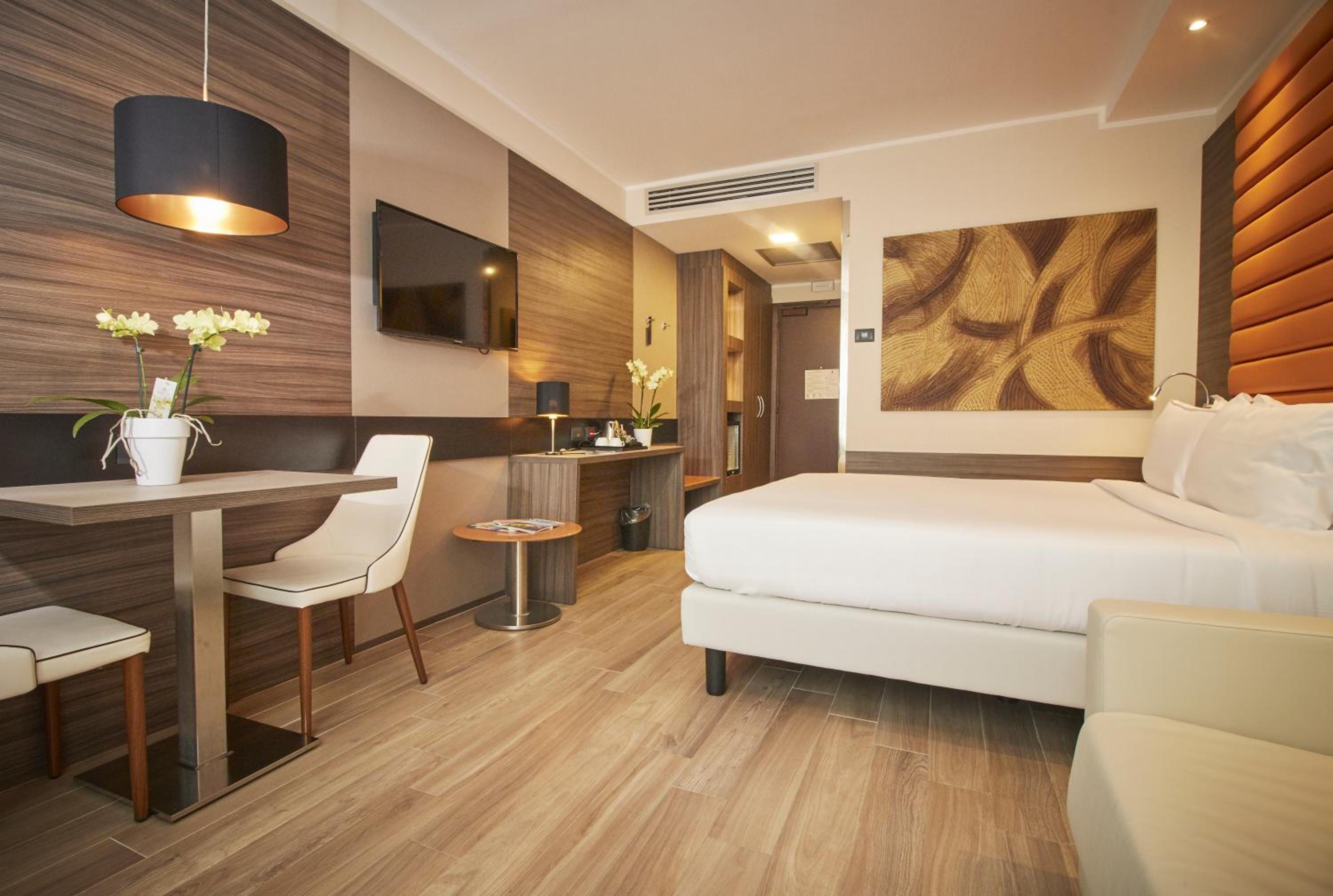 Standard Double Room with Sofa Bed thumbnail 6