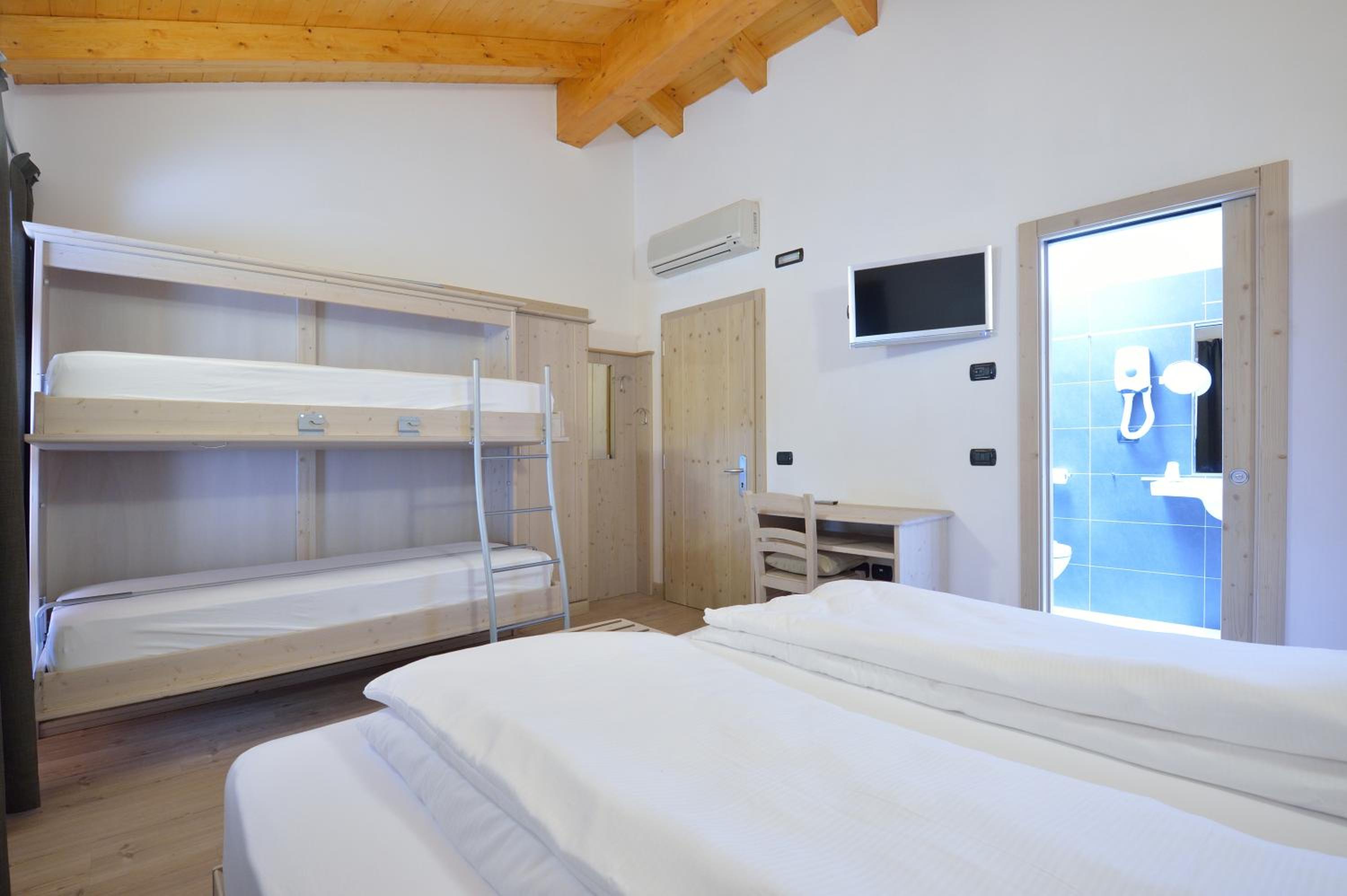 Quadruple Room - Photo 3