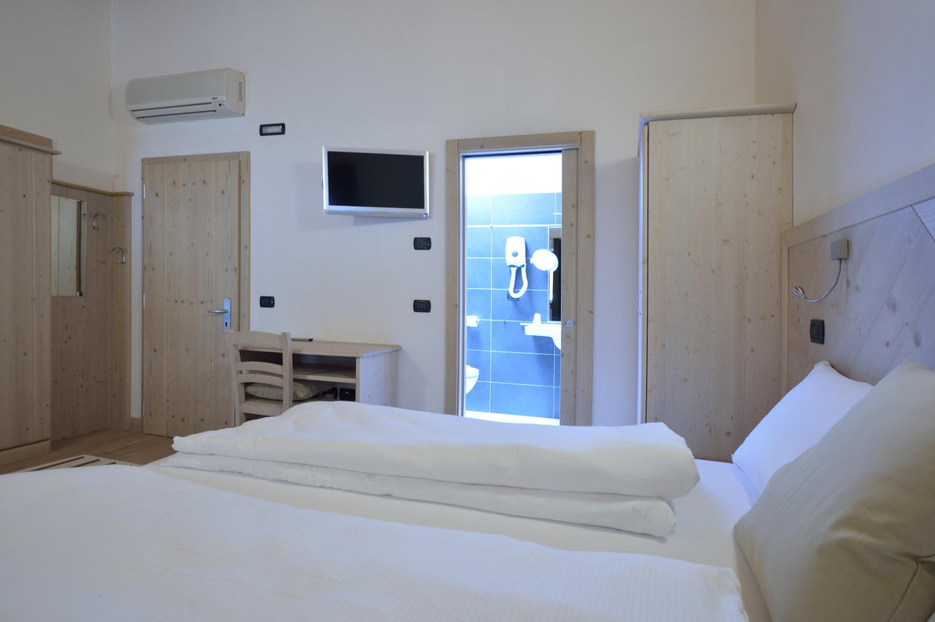 Quadruple Room - Photo 2