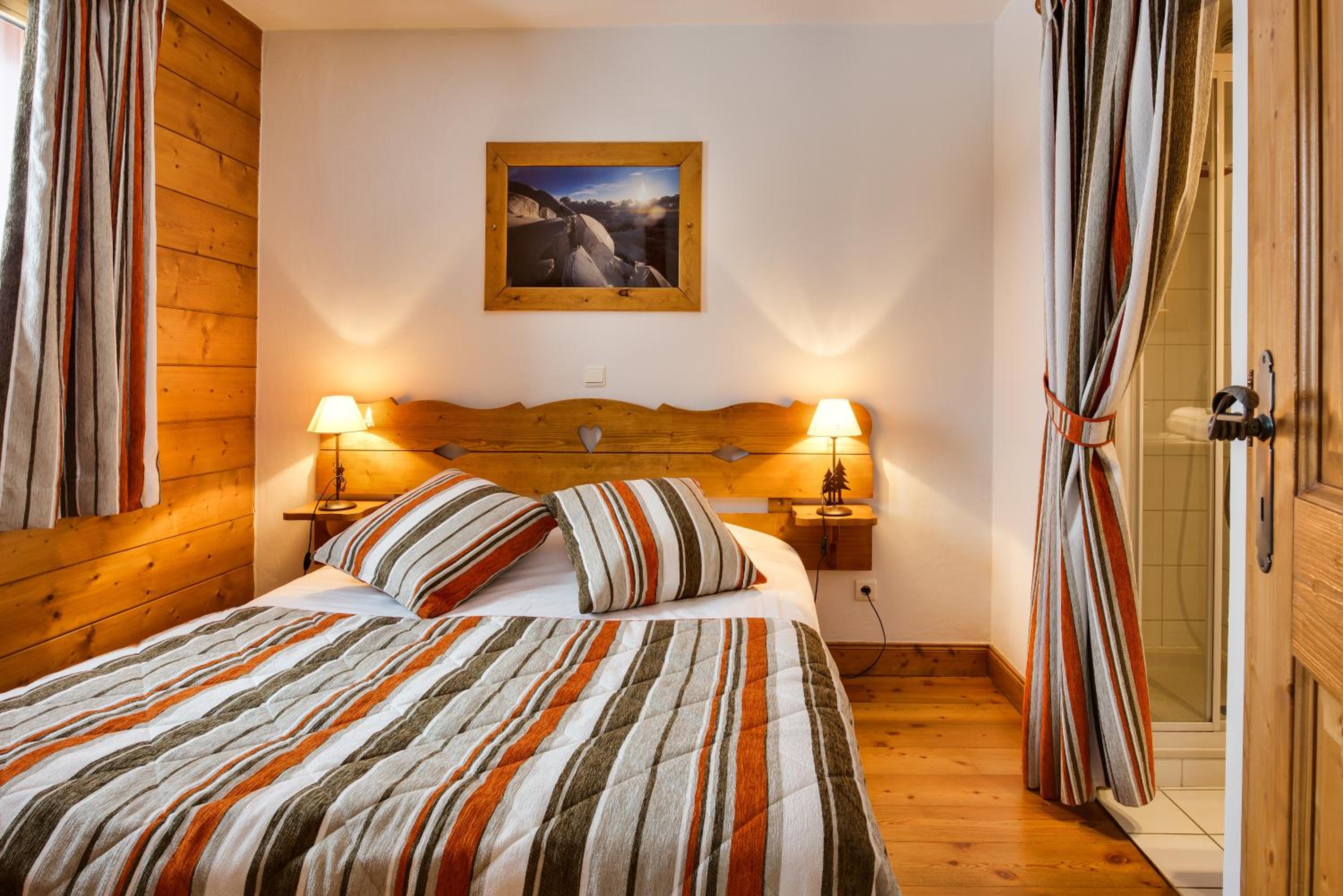 Two-Bedroom Apartment (6 Adults) with Spa Access photo 1