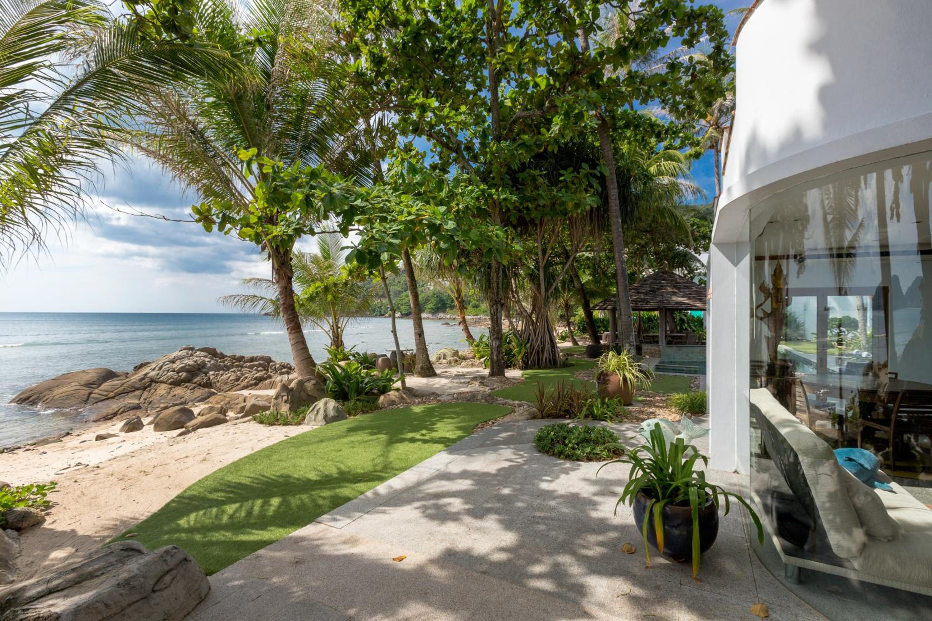 Villa - Beach Front - Photo 10