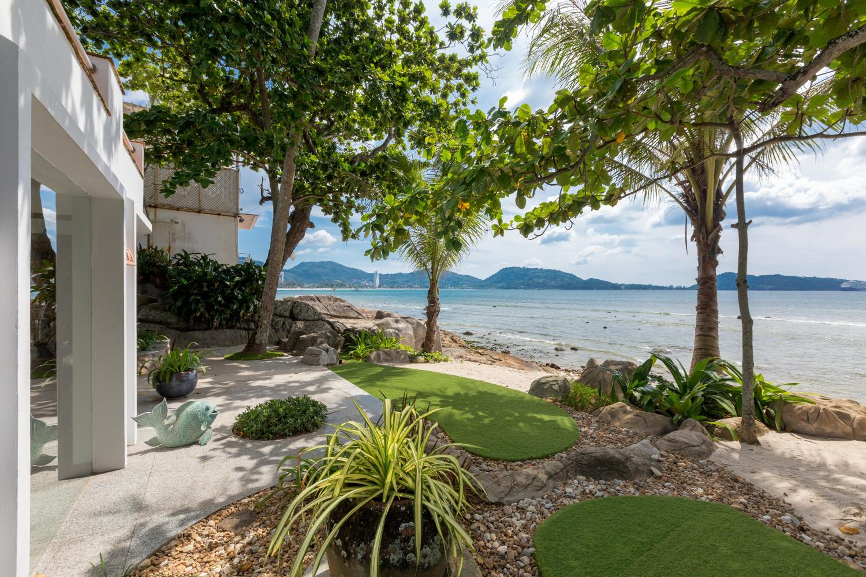Villa - Beach Front - Photo 9