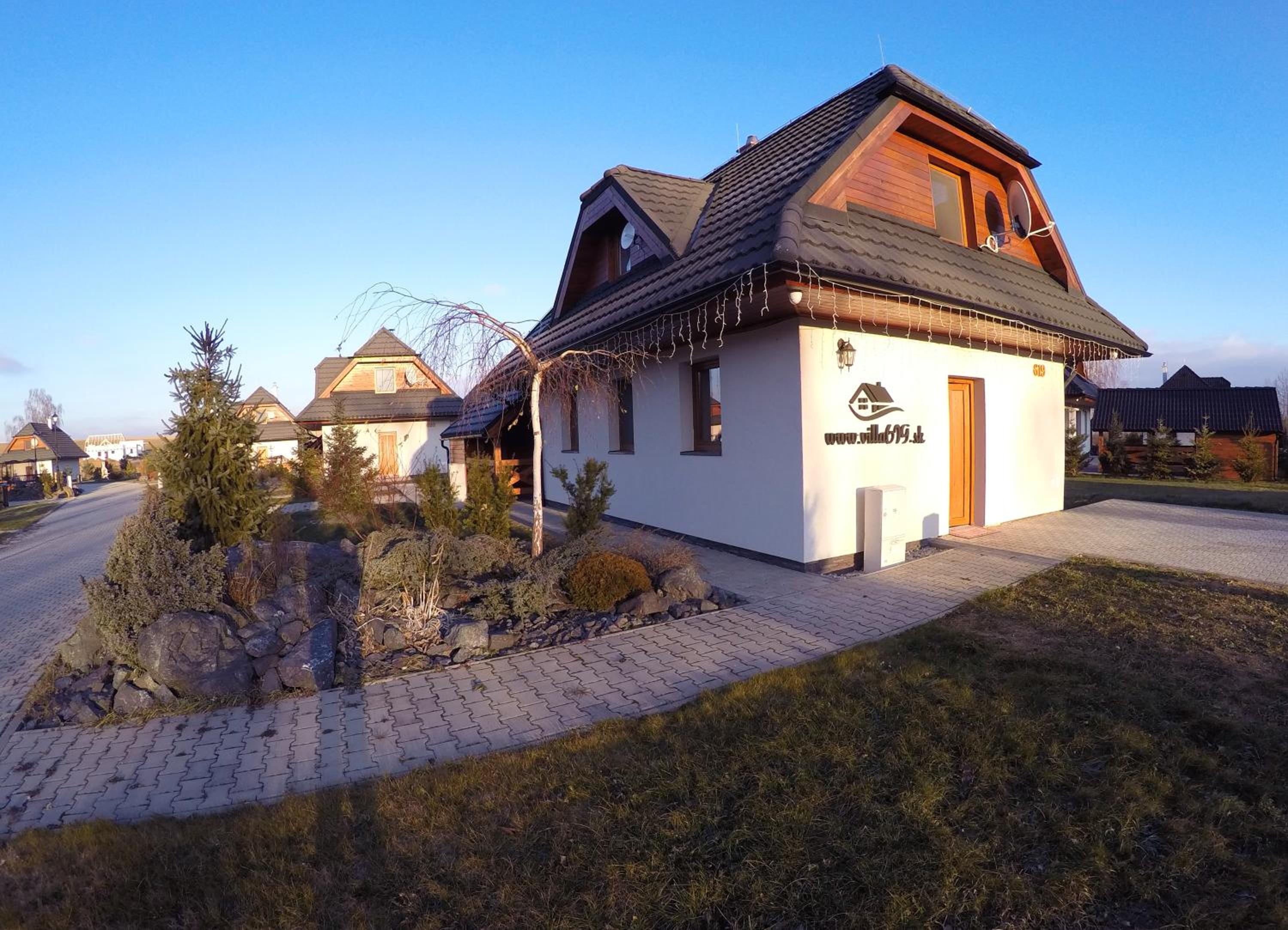 Villa photo 2