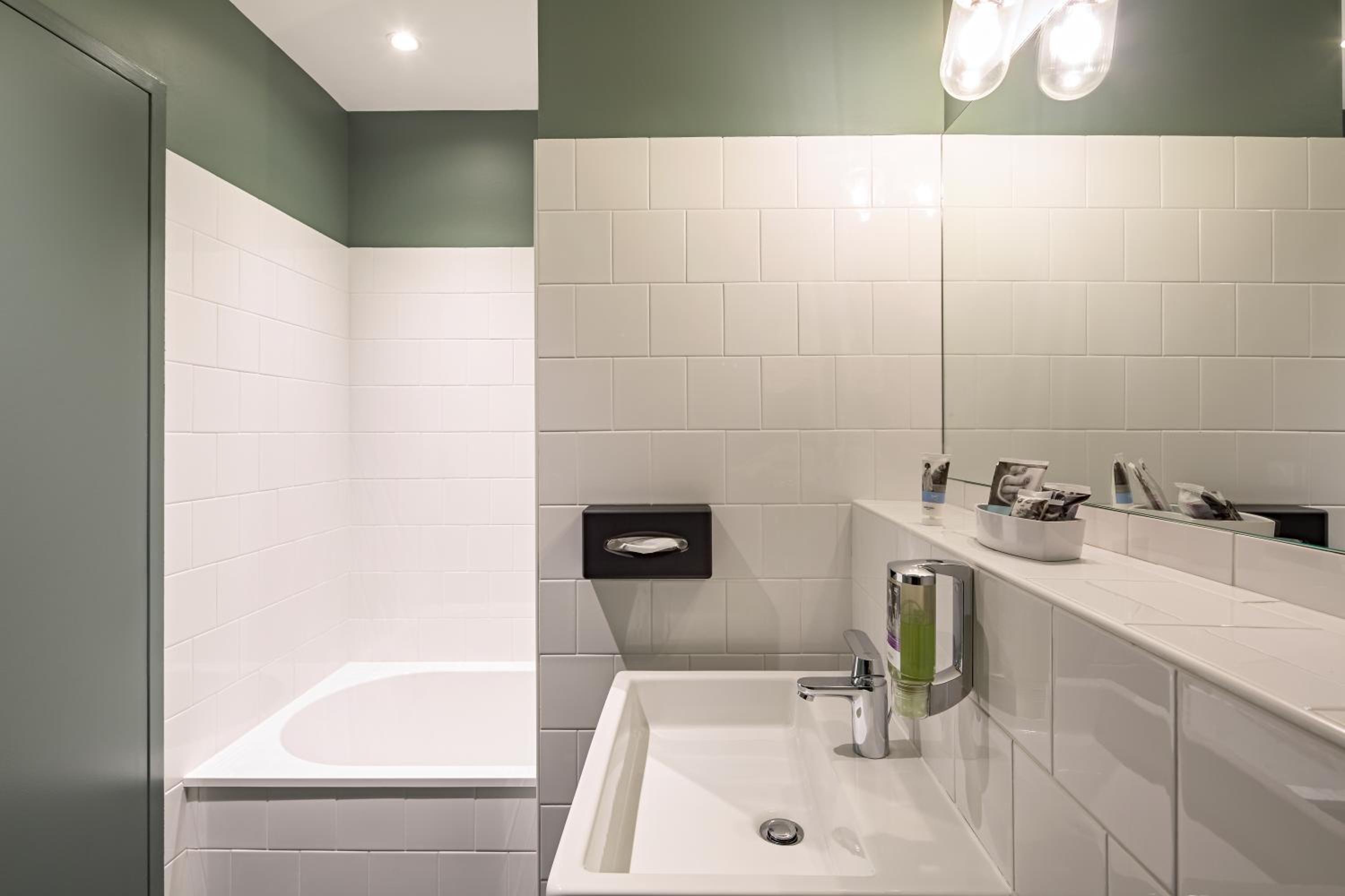 Standard Double Room - Photo 2