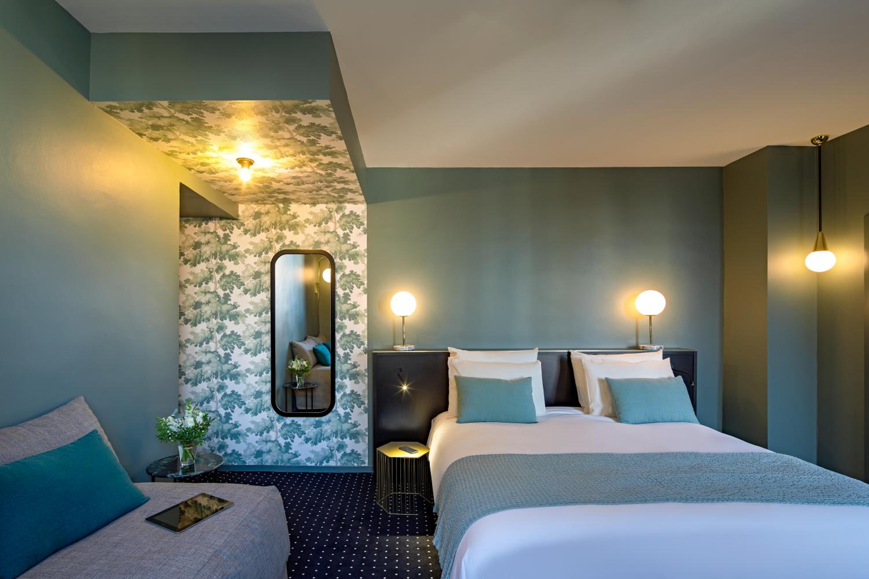 Superior Room with One Double Bed and Sofa Bed - Photo 6