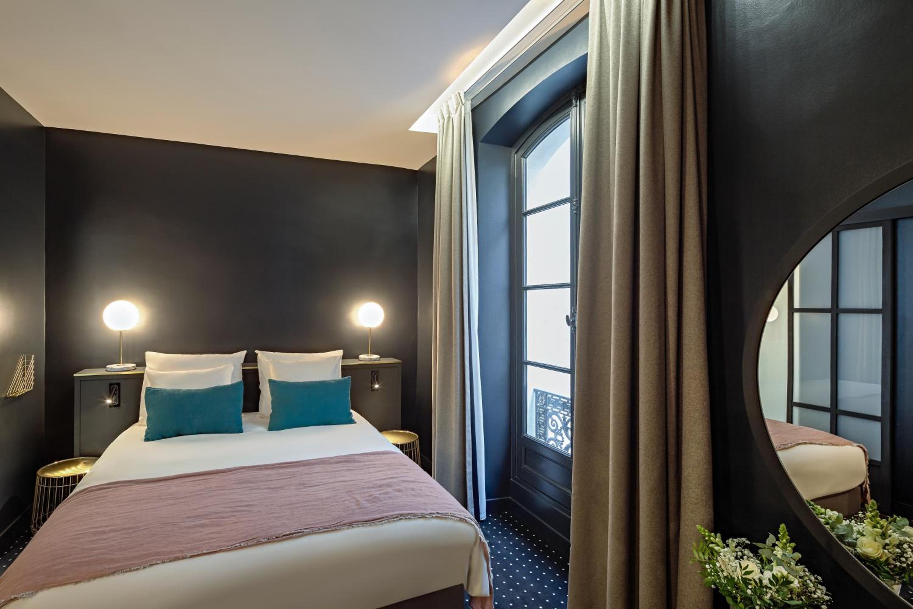 Standard Double Room - Photo 11