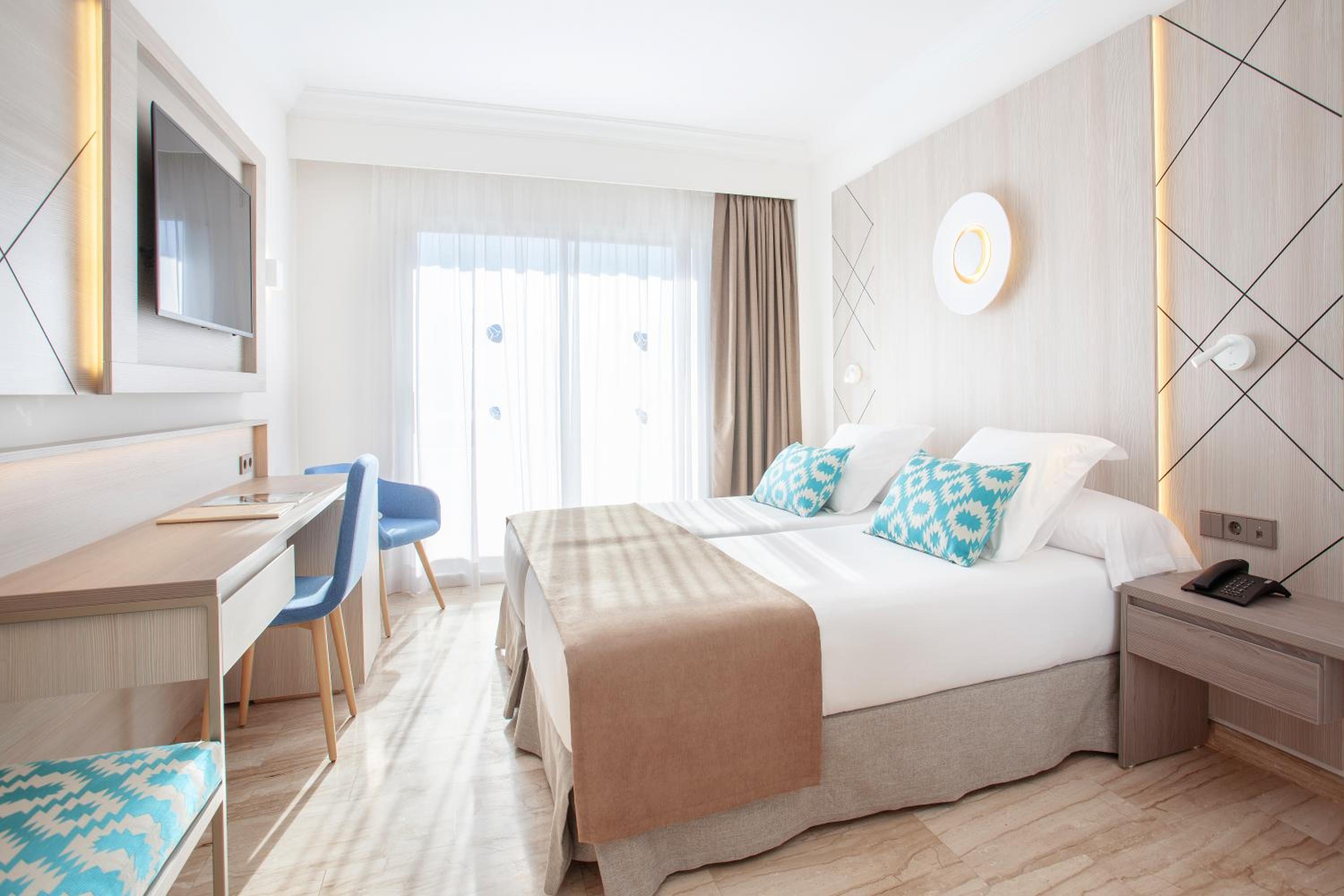 Double or Twin Room with Side Sea View photo 2