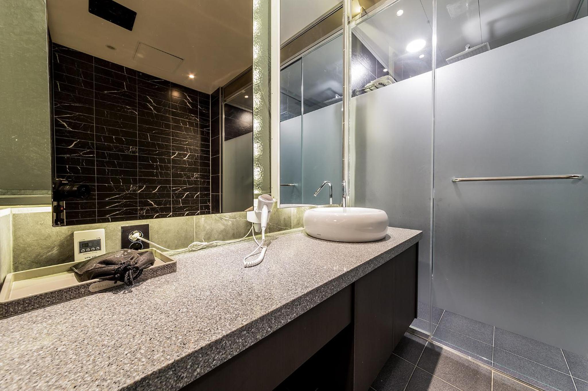 Twin Room with Bath photo 3