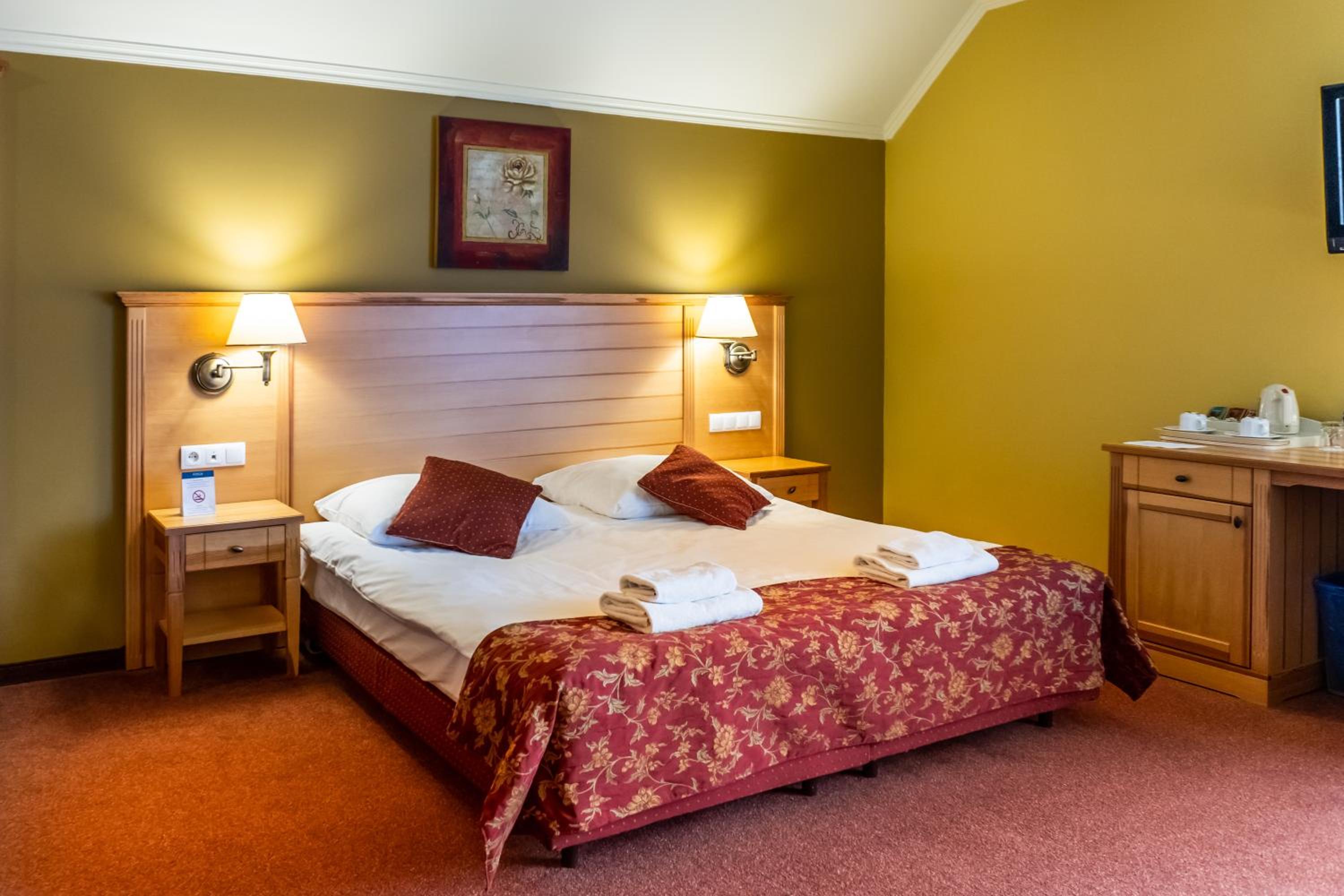 Deluxe Double Room with Extra Bed - Photo 2