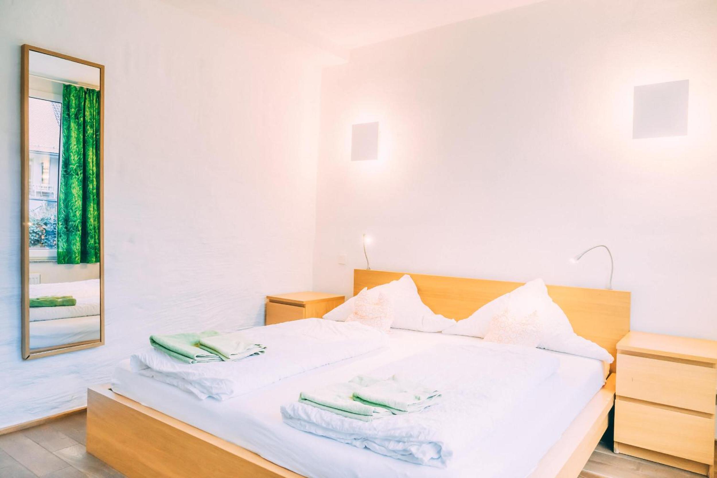 Deluxe Four-Bedroom Apartment with Garden photo 1