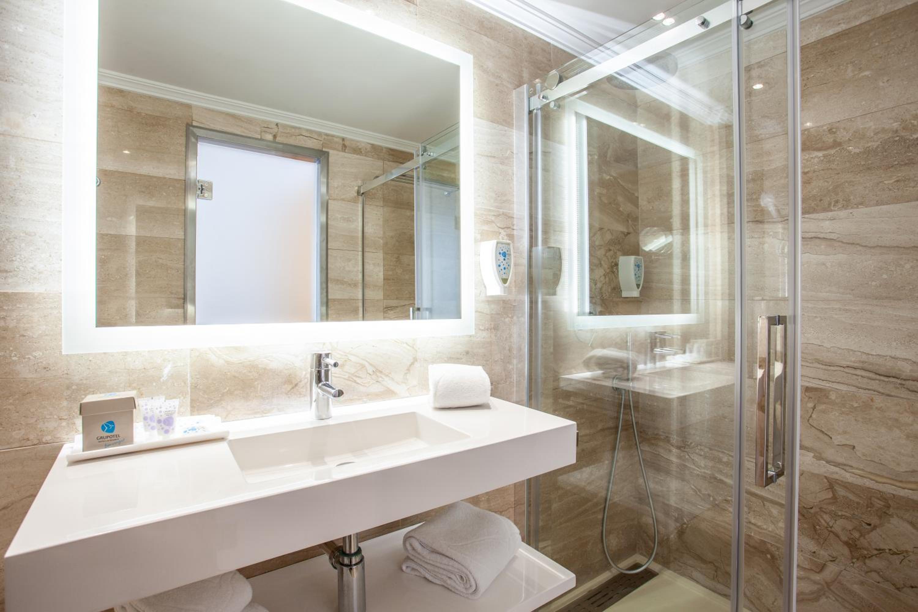 Double or Twin Room with Side Sea View photo 3
