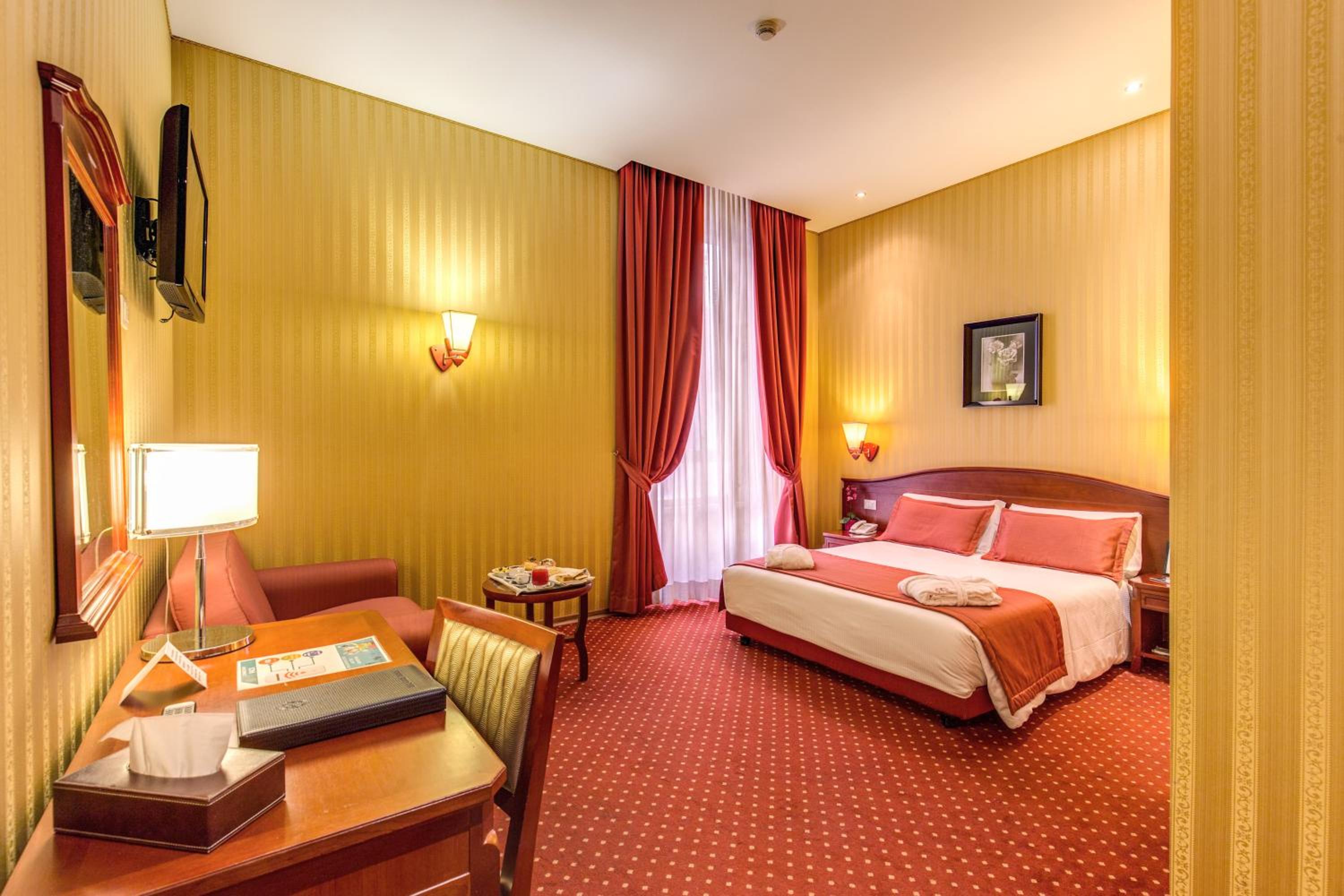 Superior Double or Twin Room thumbnail 6