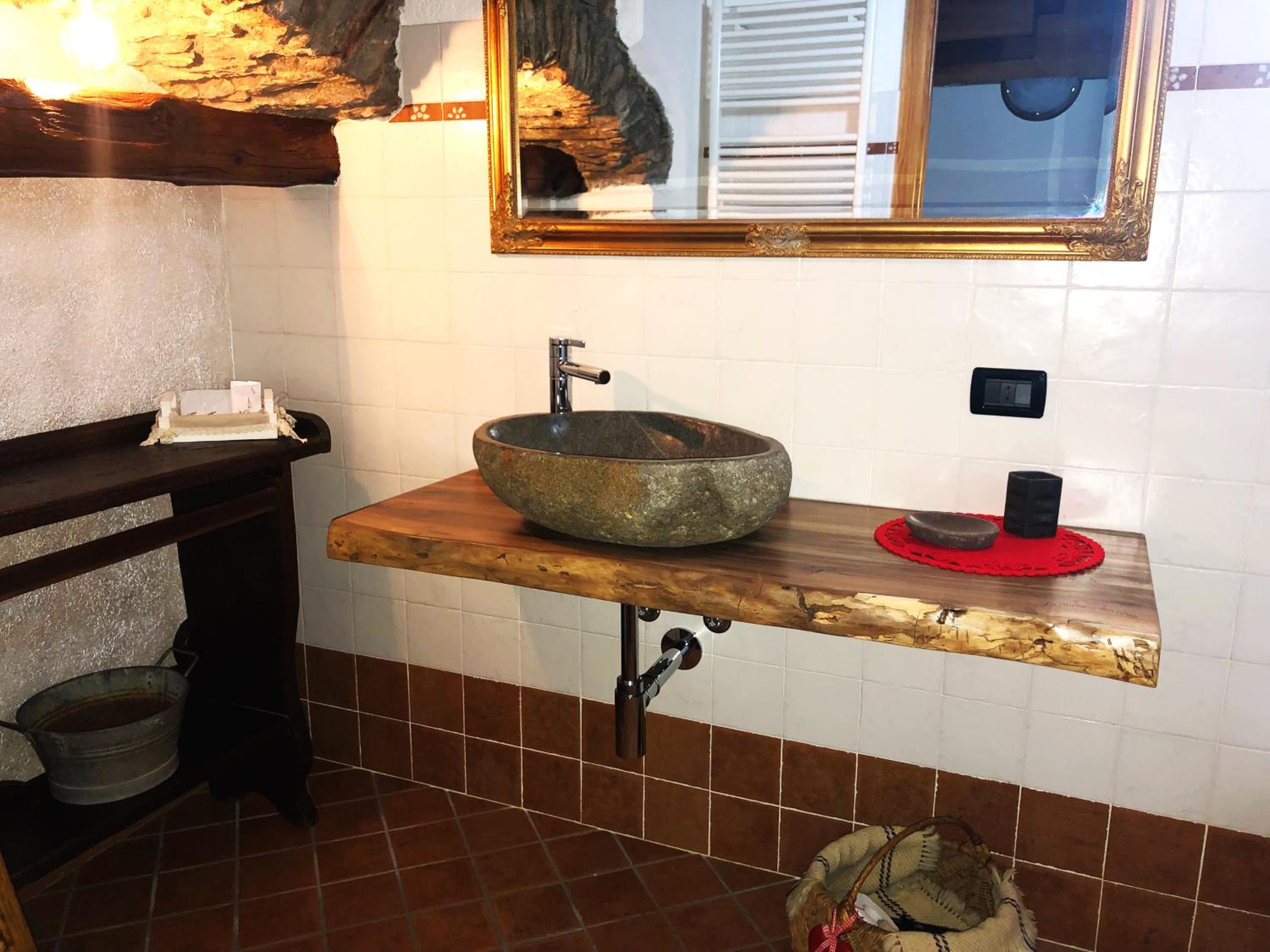Double Room with Private External Bathroom - Photo 10