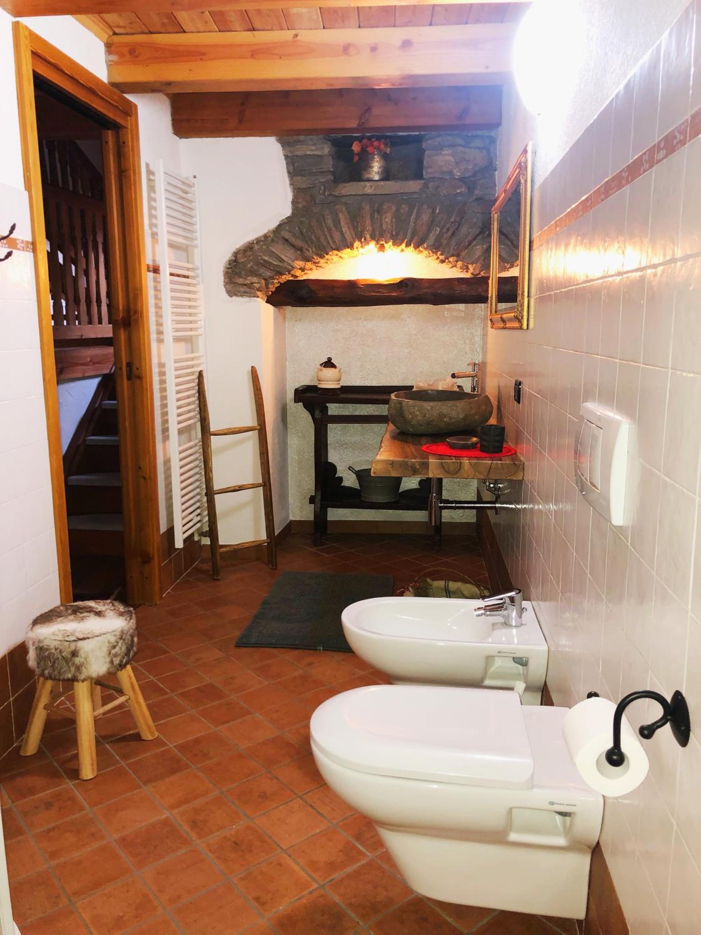 Double Room with Private External Bathroom - Photo 17