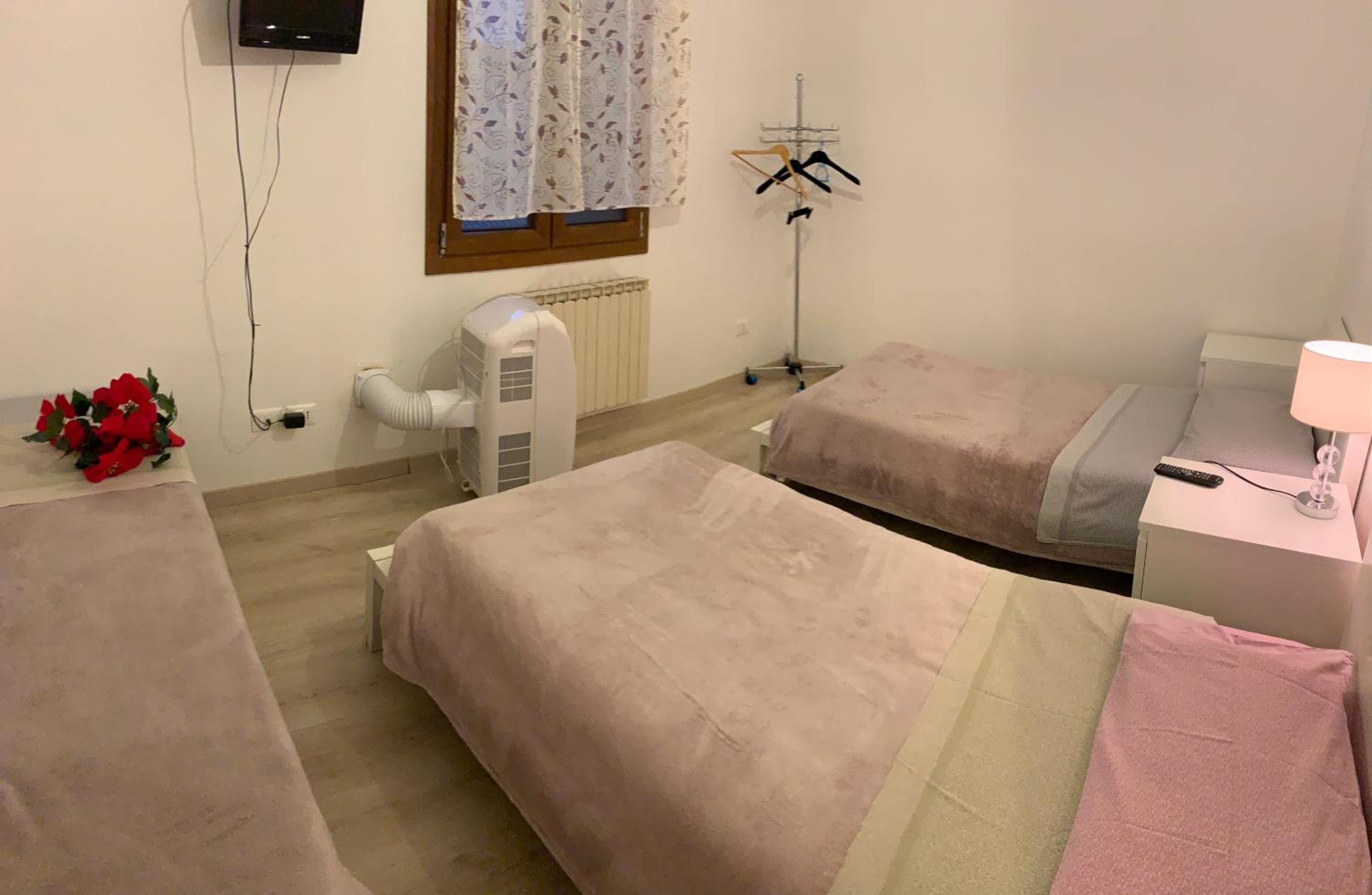 Triple Room with Shared Bathroom photo 3