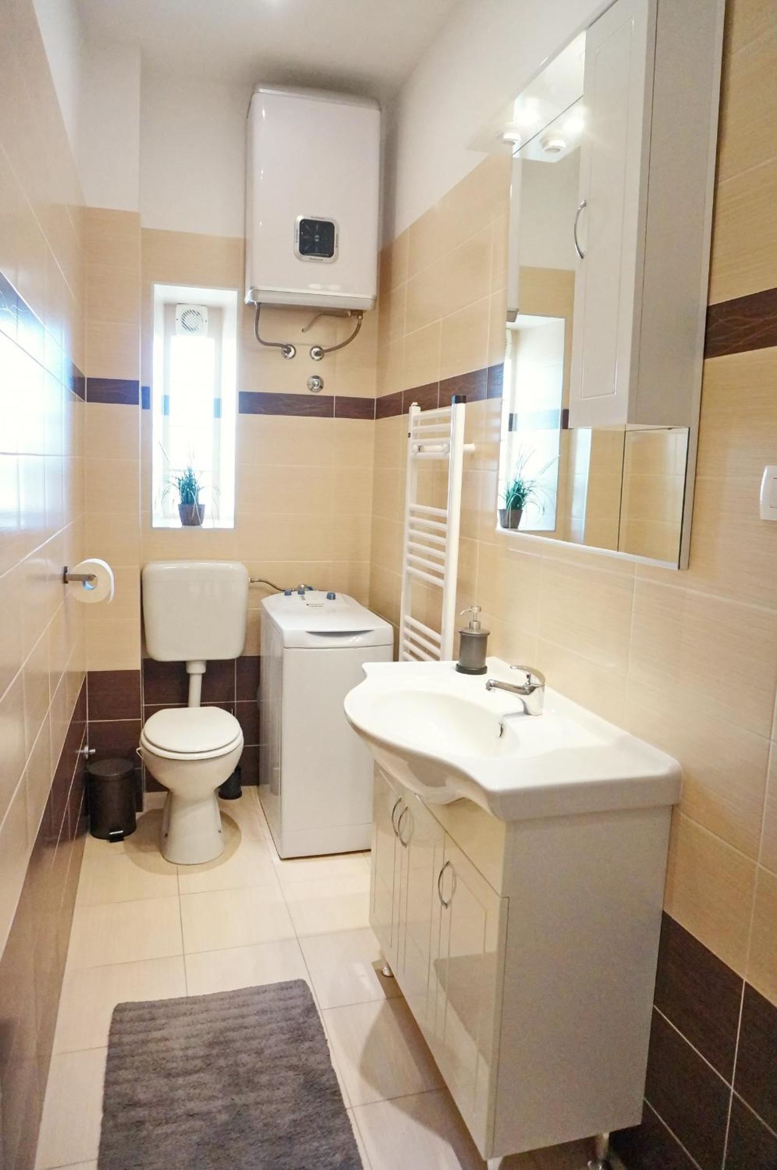 Apartment with Balcony - Photo 19