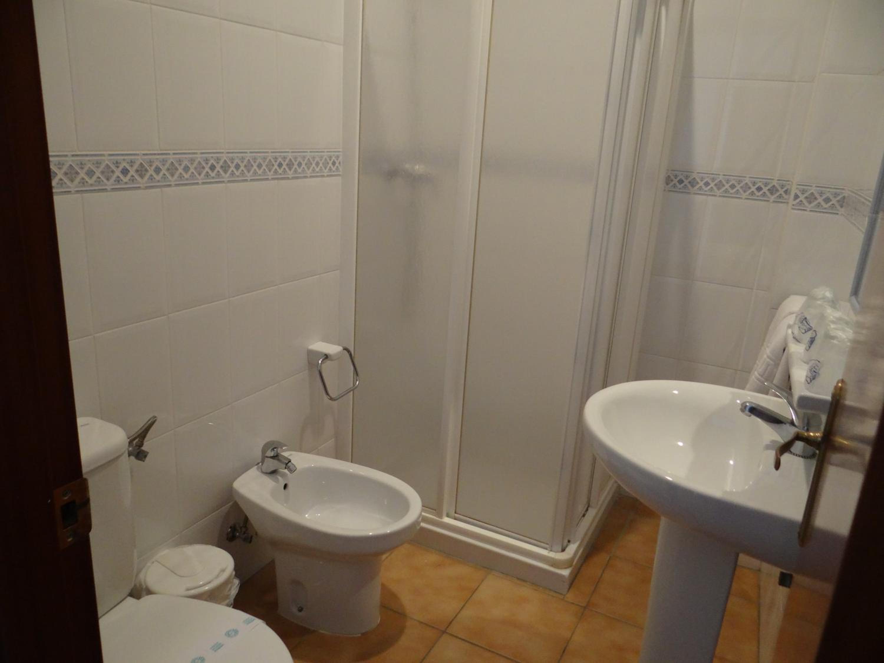 Triple Room - Photo 10