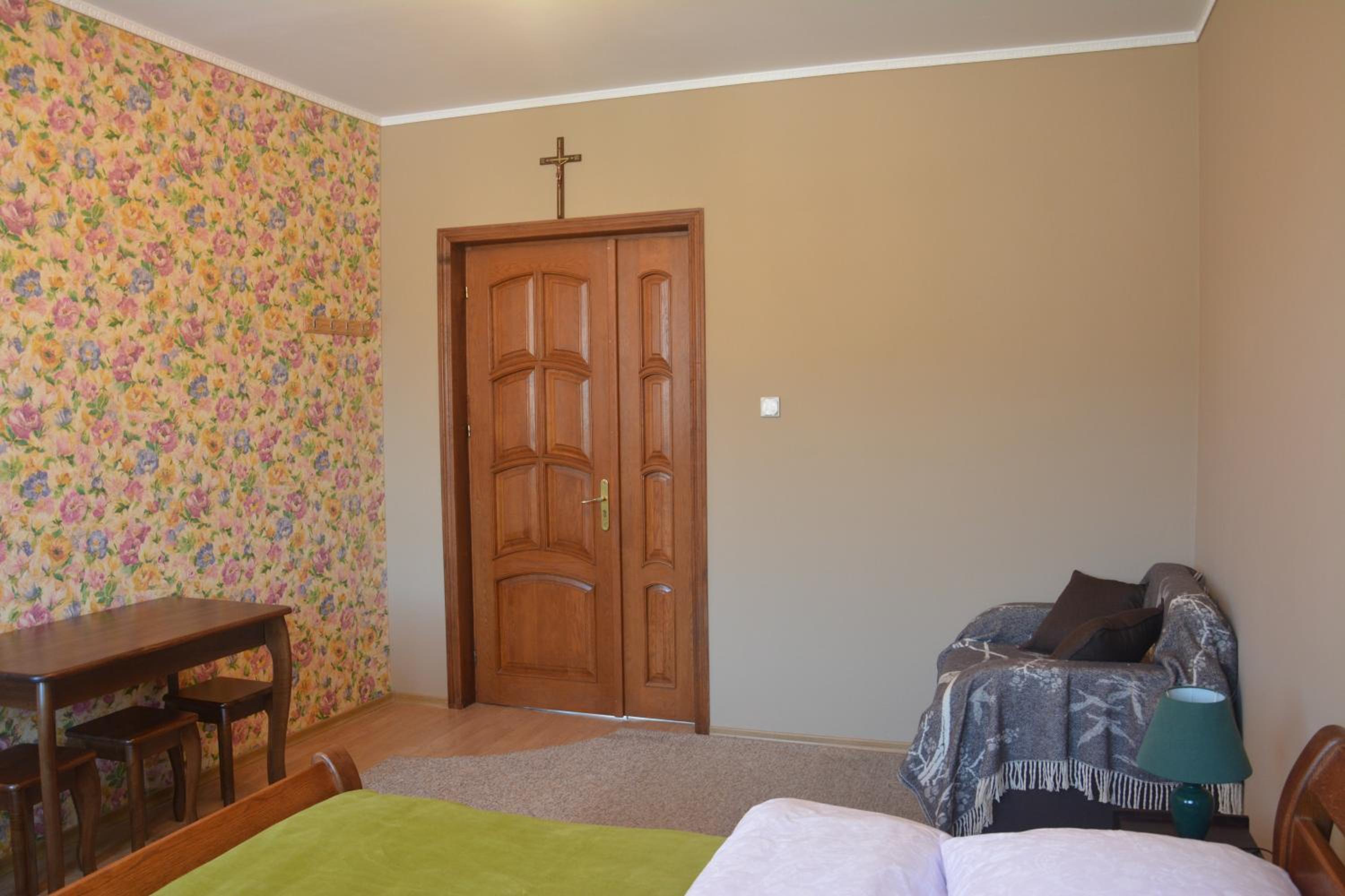 Basic Triple Room with Shared Bathroom photo 3