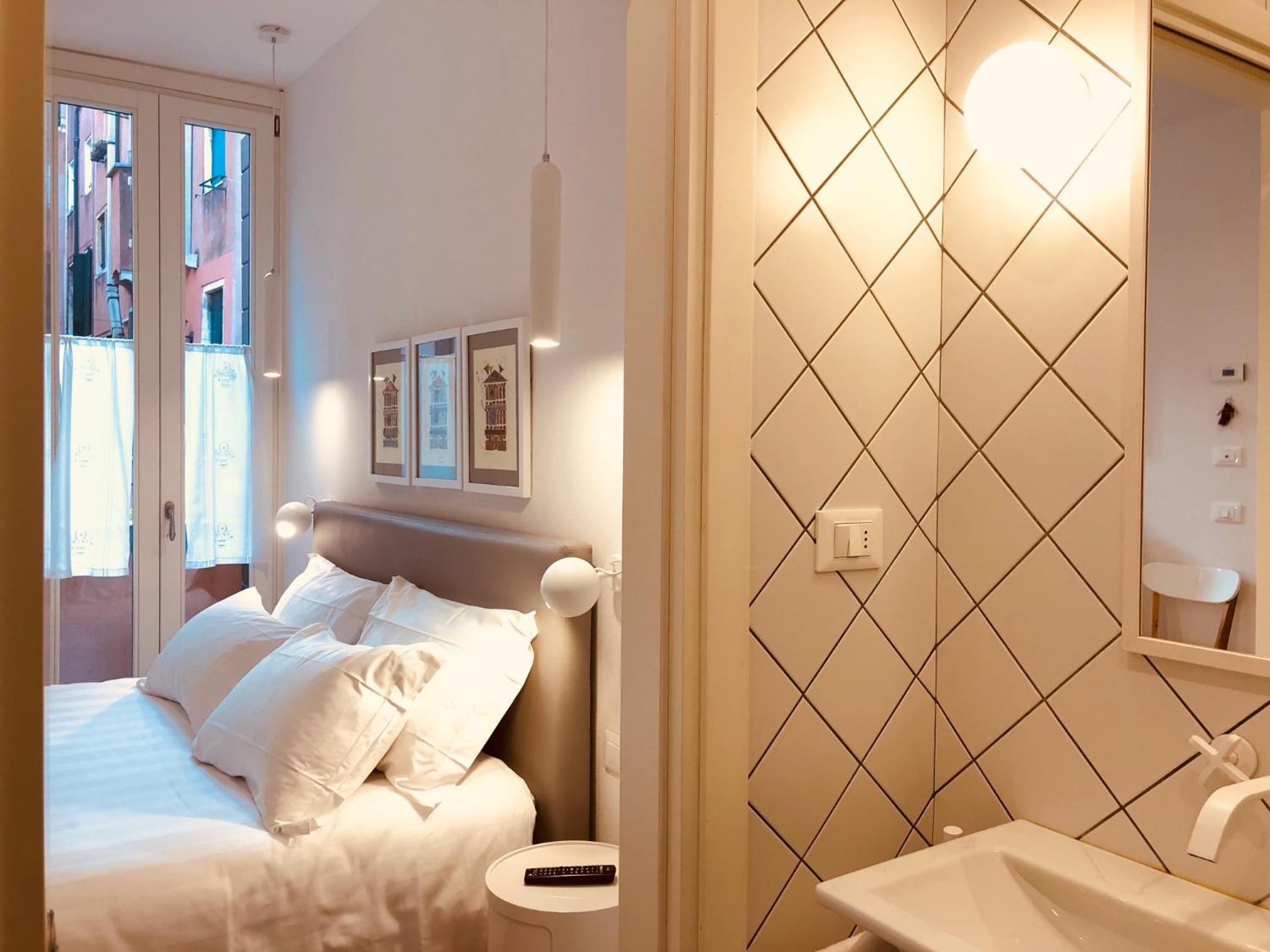 Deluxe Double or Twin Room with Balcony photo 1