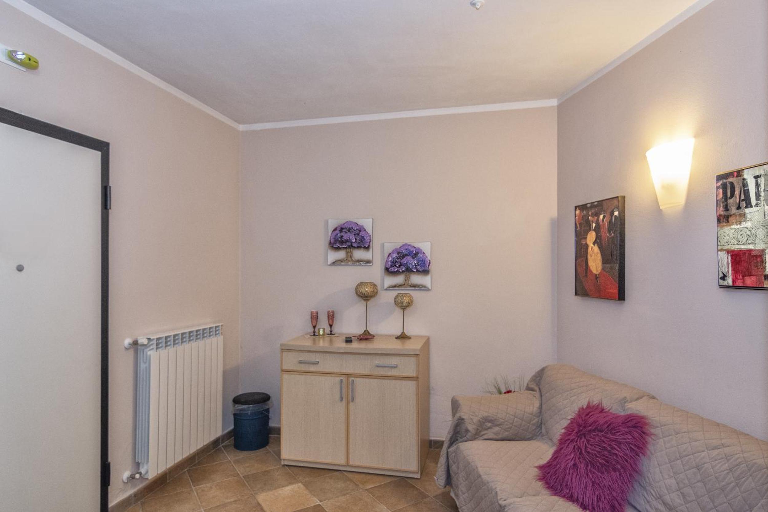 Superior One-Bedroom Apartment (2 Adults) - Photo 8