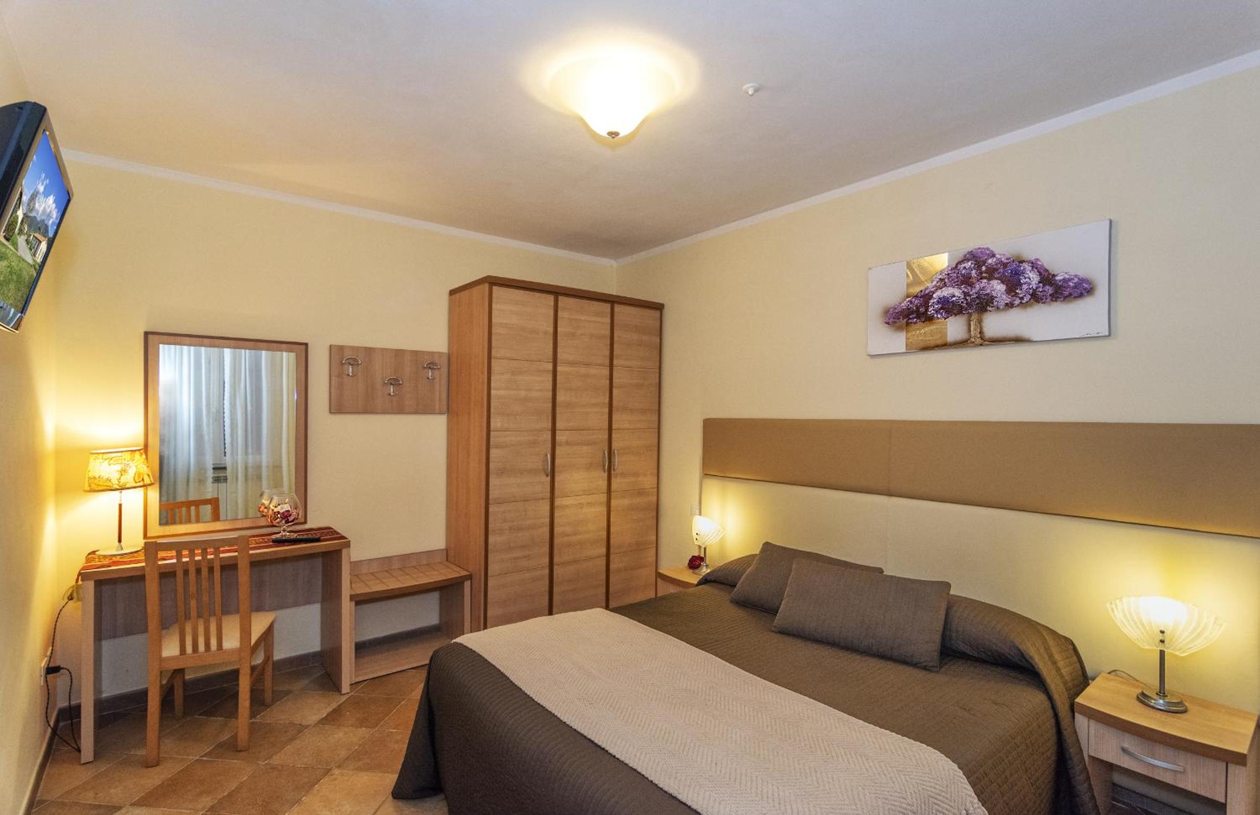 Superior One-Bedroom Apartment (2 Adults) - Photo 9