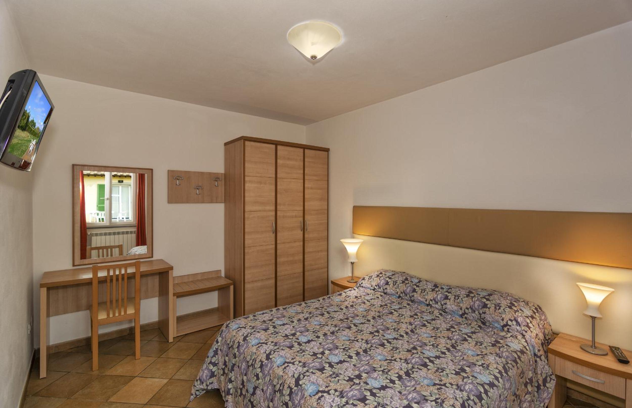 Superior One-Bedroom Apartment (2 Adults) - Photo 1