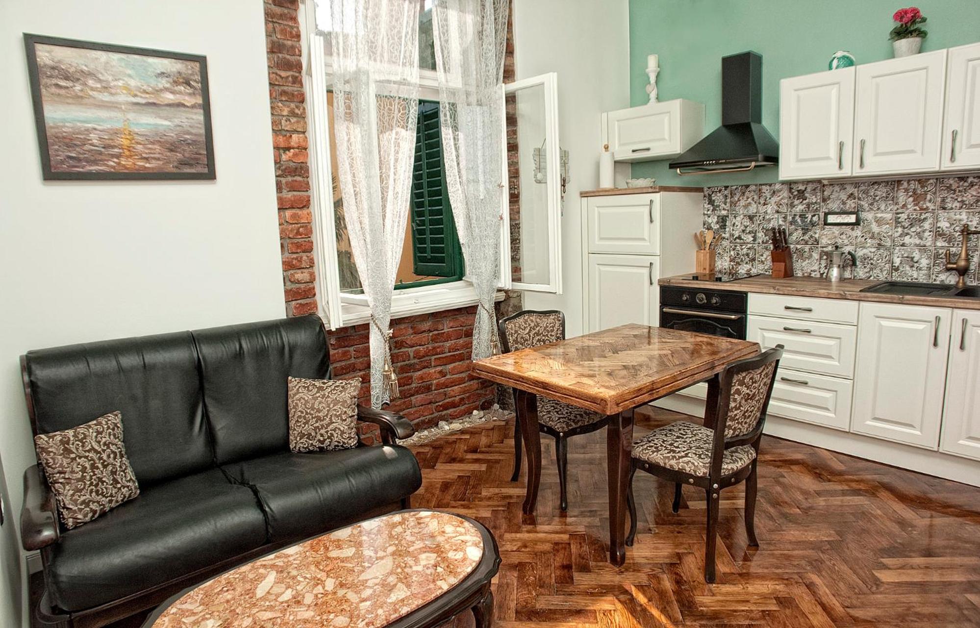 Apartment photo 2