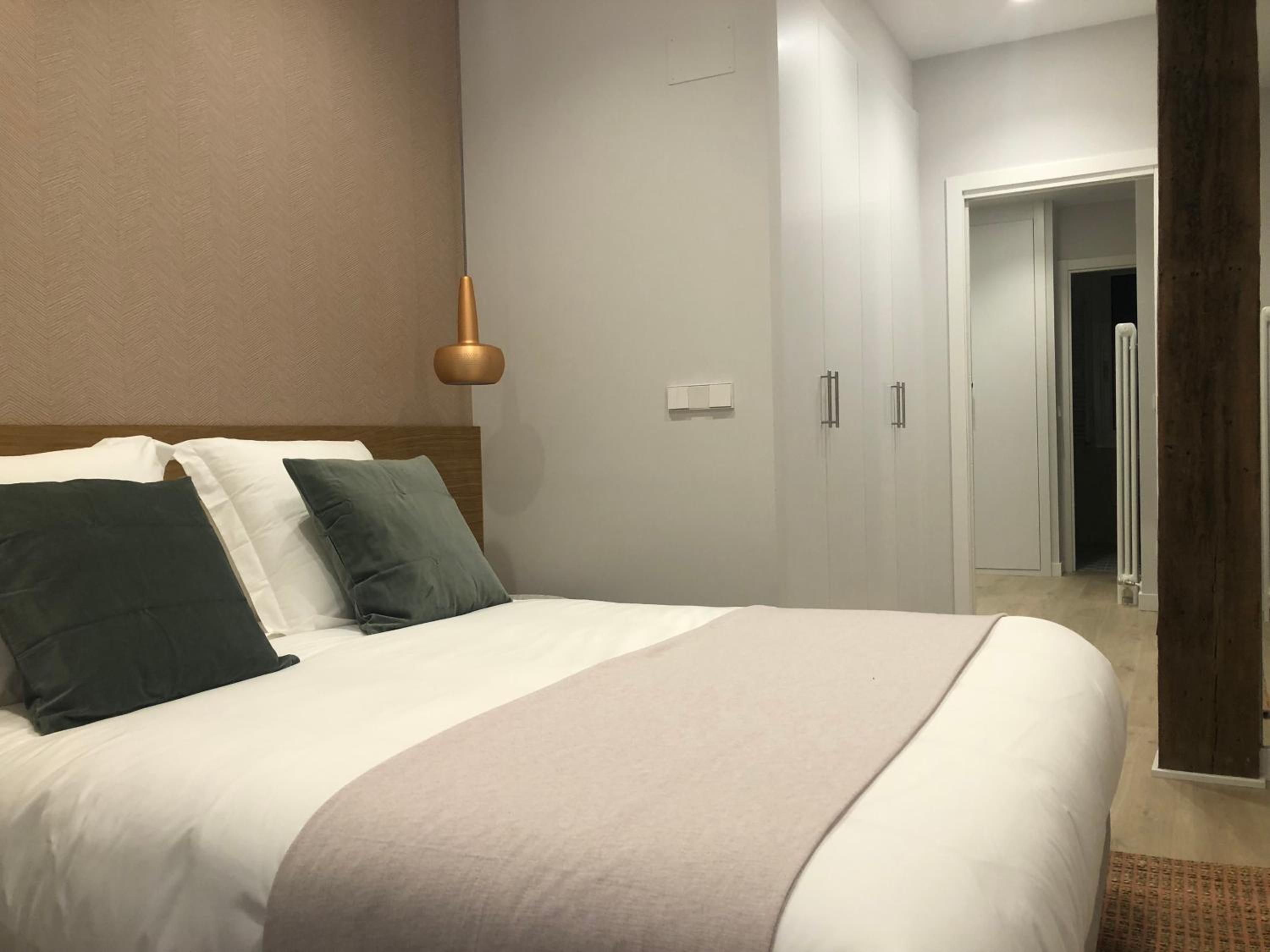 Three-Bedroom Apartment - Photo 13