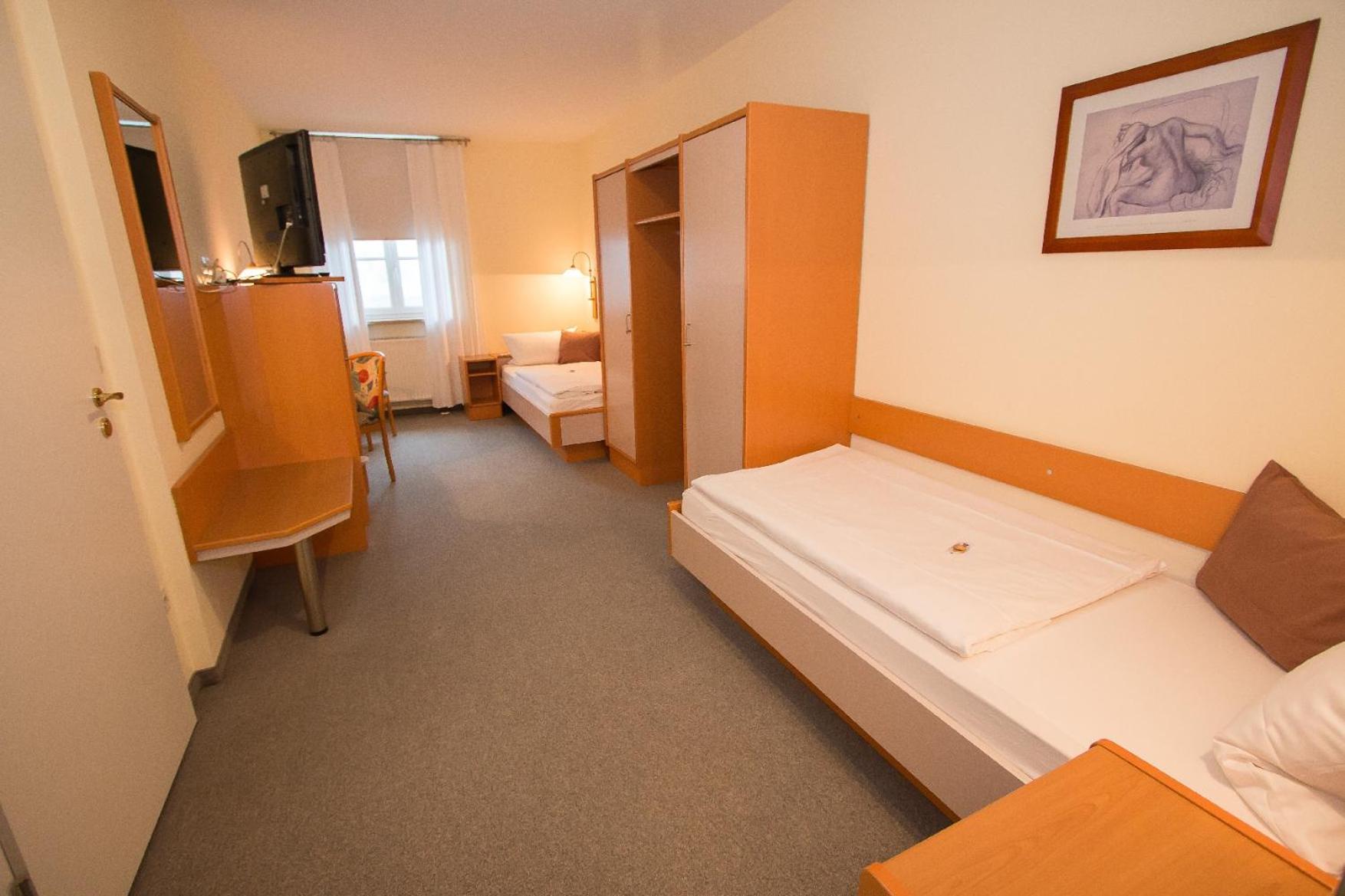 Twin Room - Photo 1