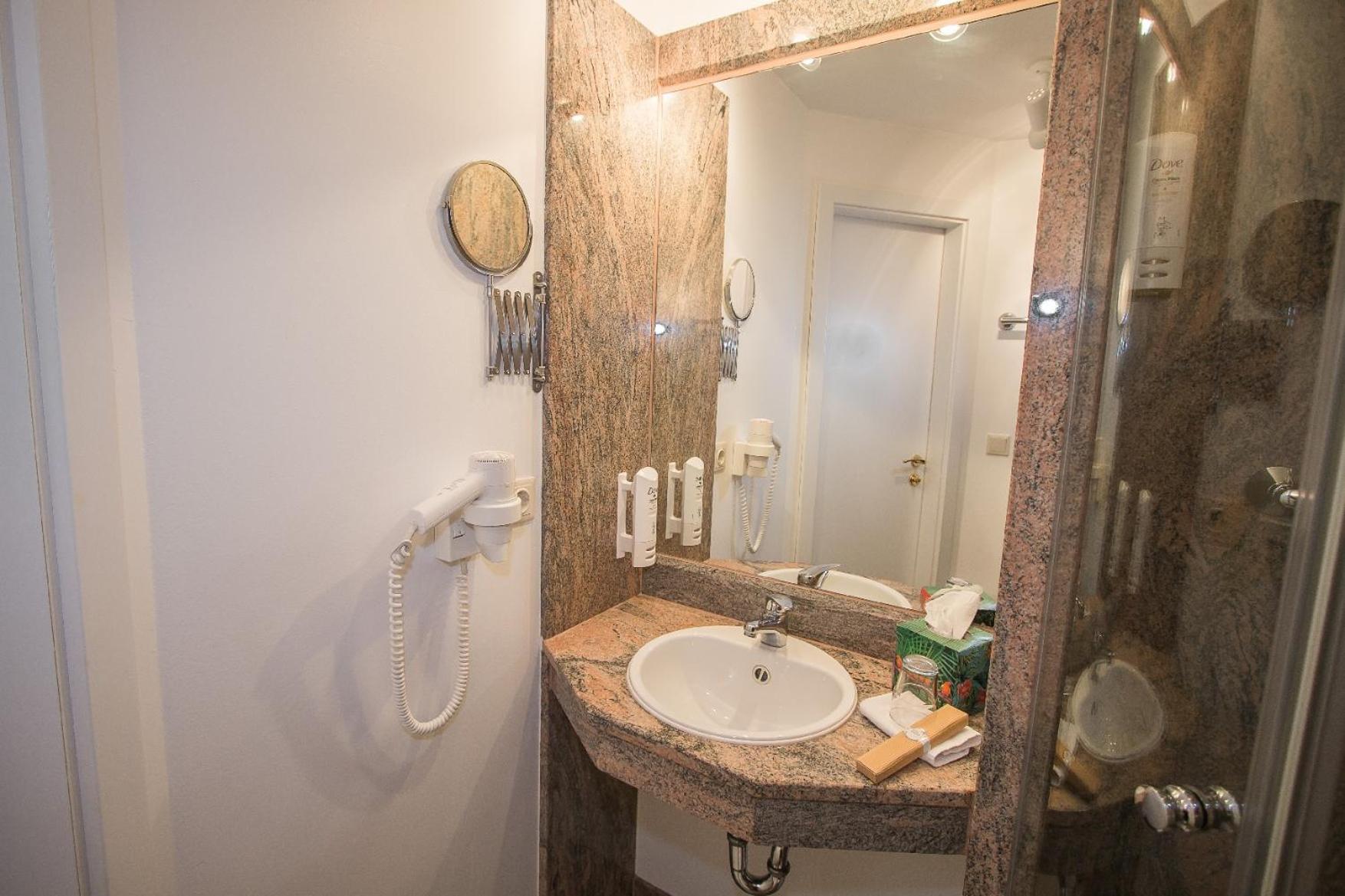 Double Room - Photo 2