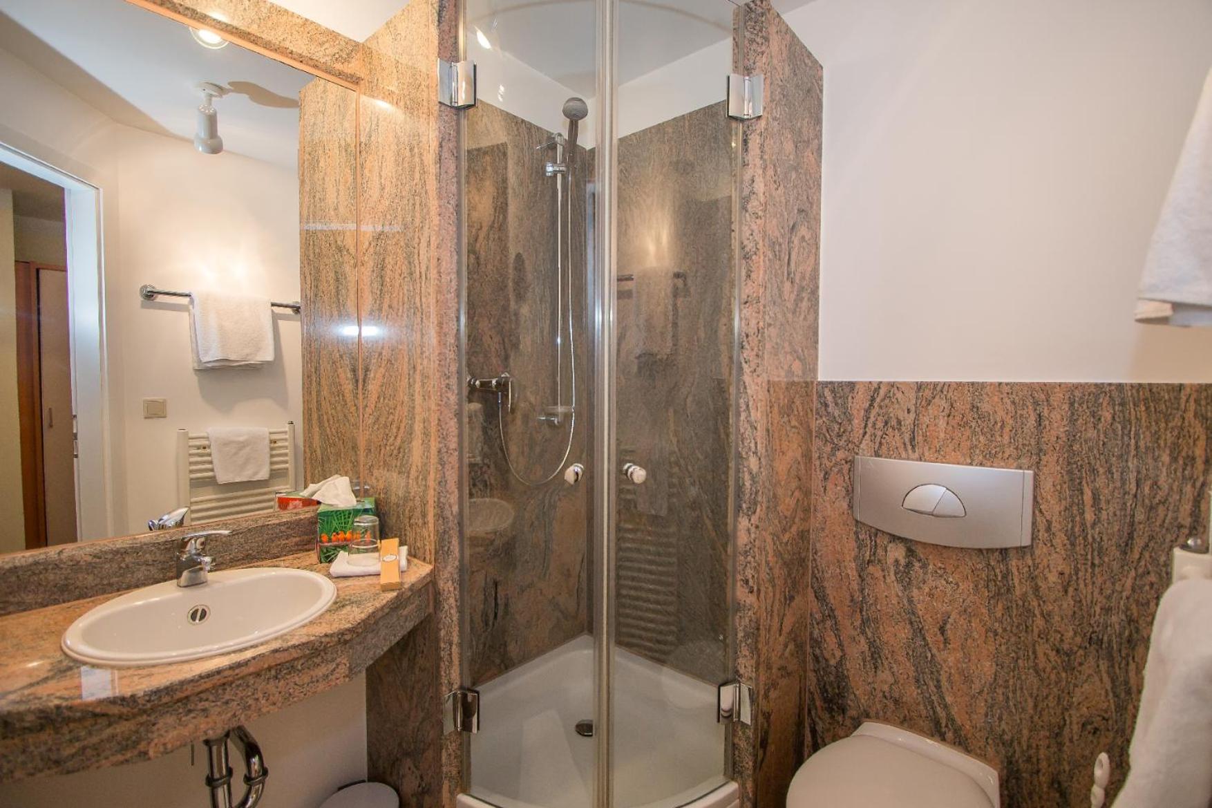 Double Room - Photo 4