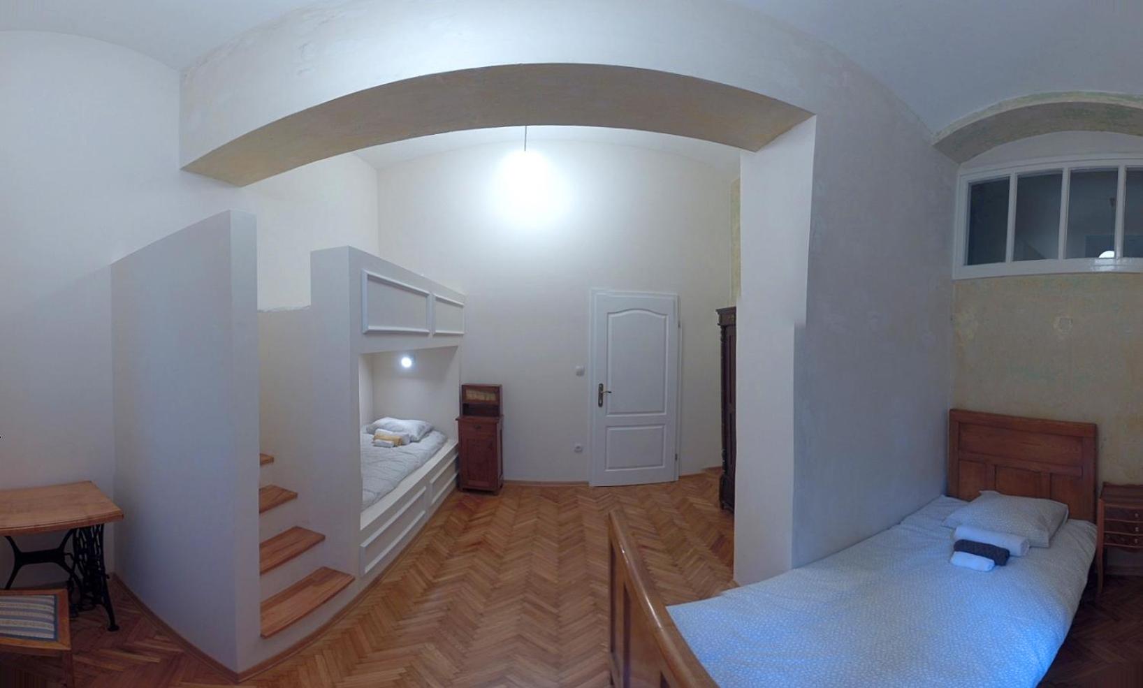 Single Bed in Mixed Dormitory Room