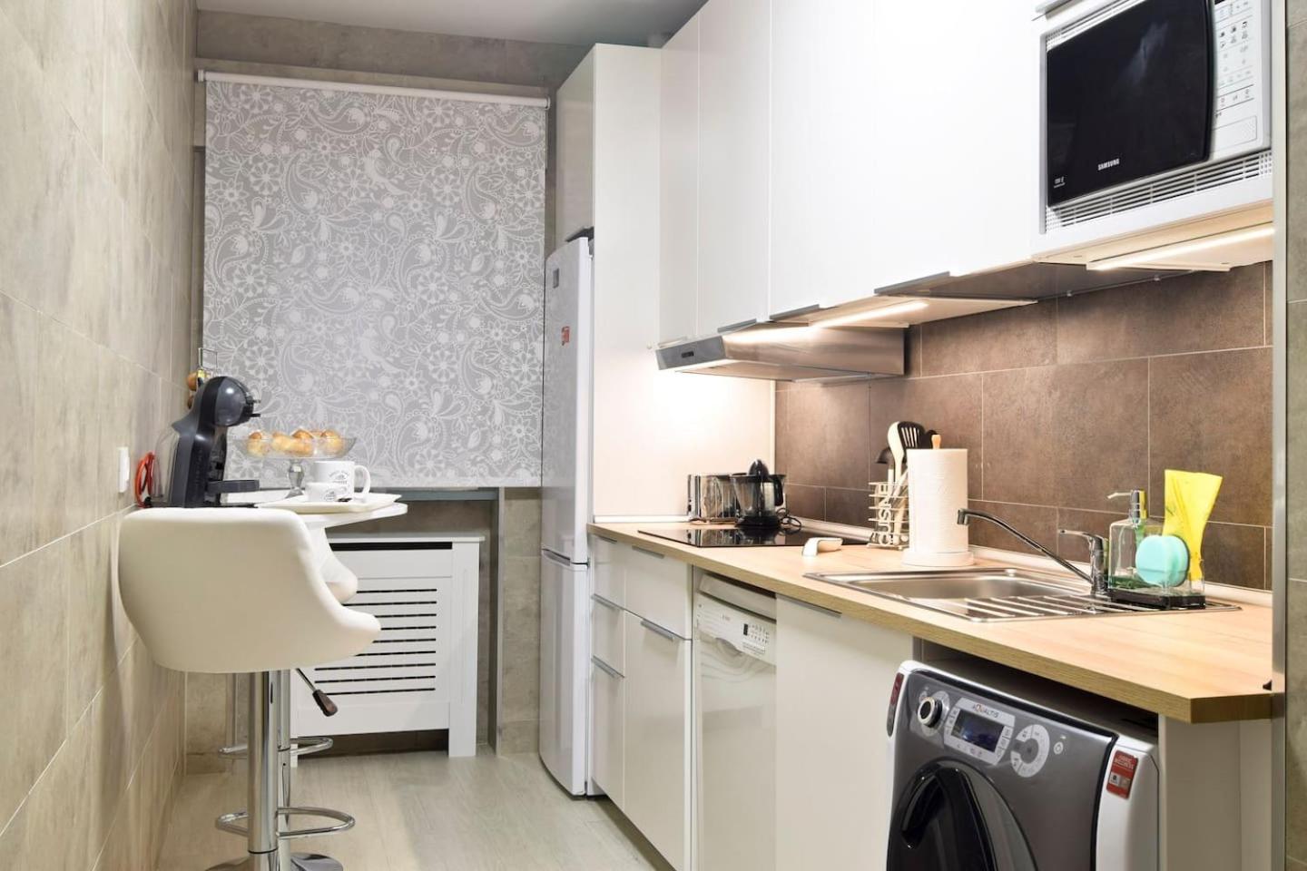 Three-Bedroom Apartment - Photo 8